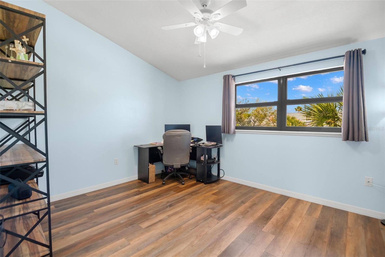 Image 27 of 46 For 12320 Capri Circle N 404