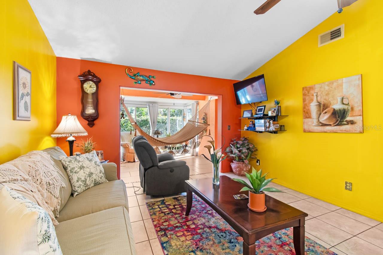 Image 11 of 63 For 324 Knottwood Court