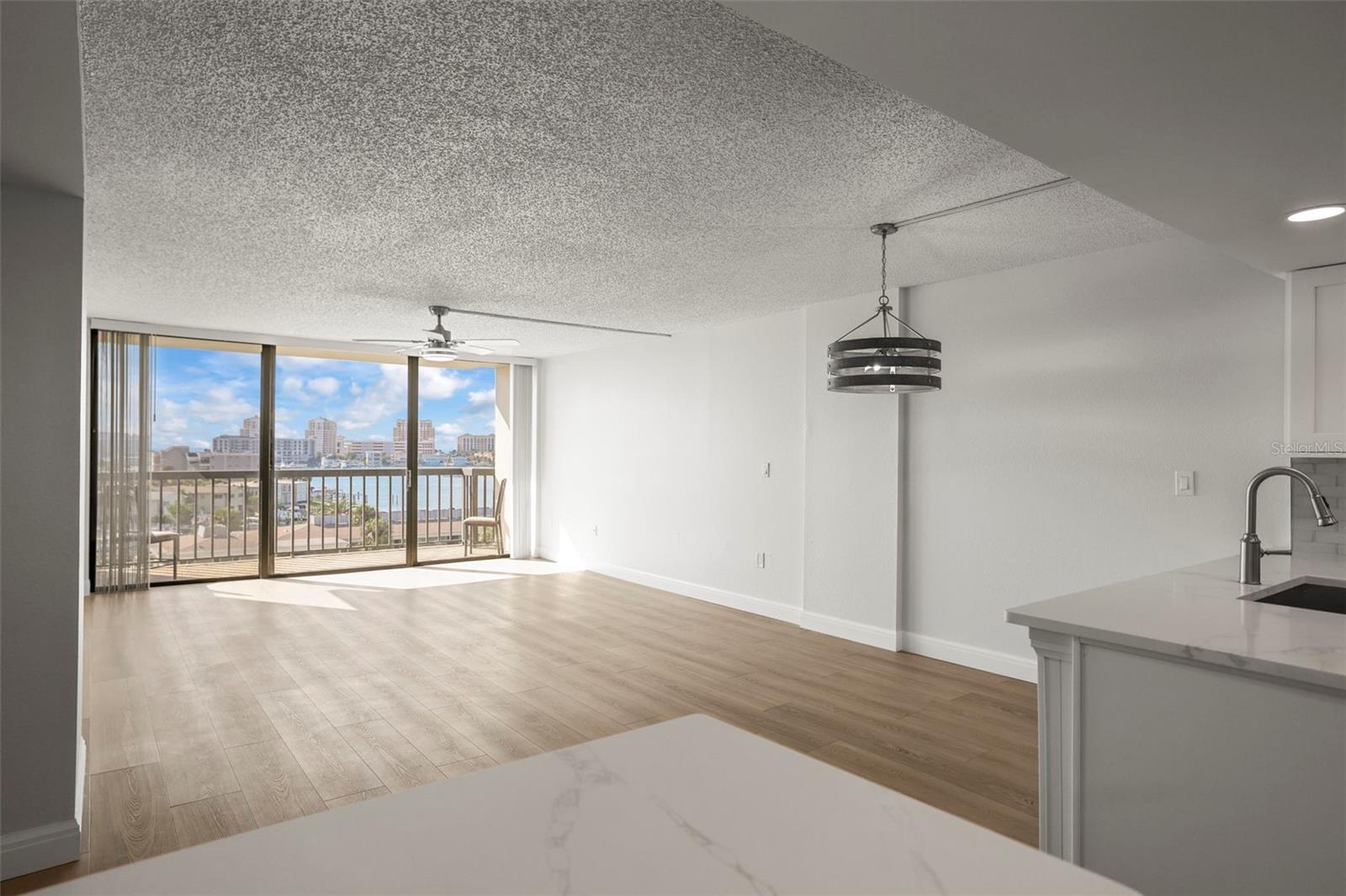 Image 13 of 63 For 400 Island Way 602