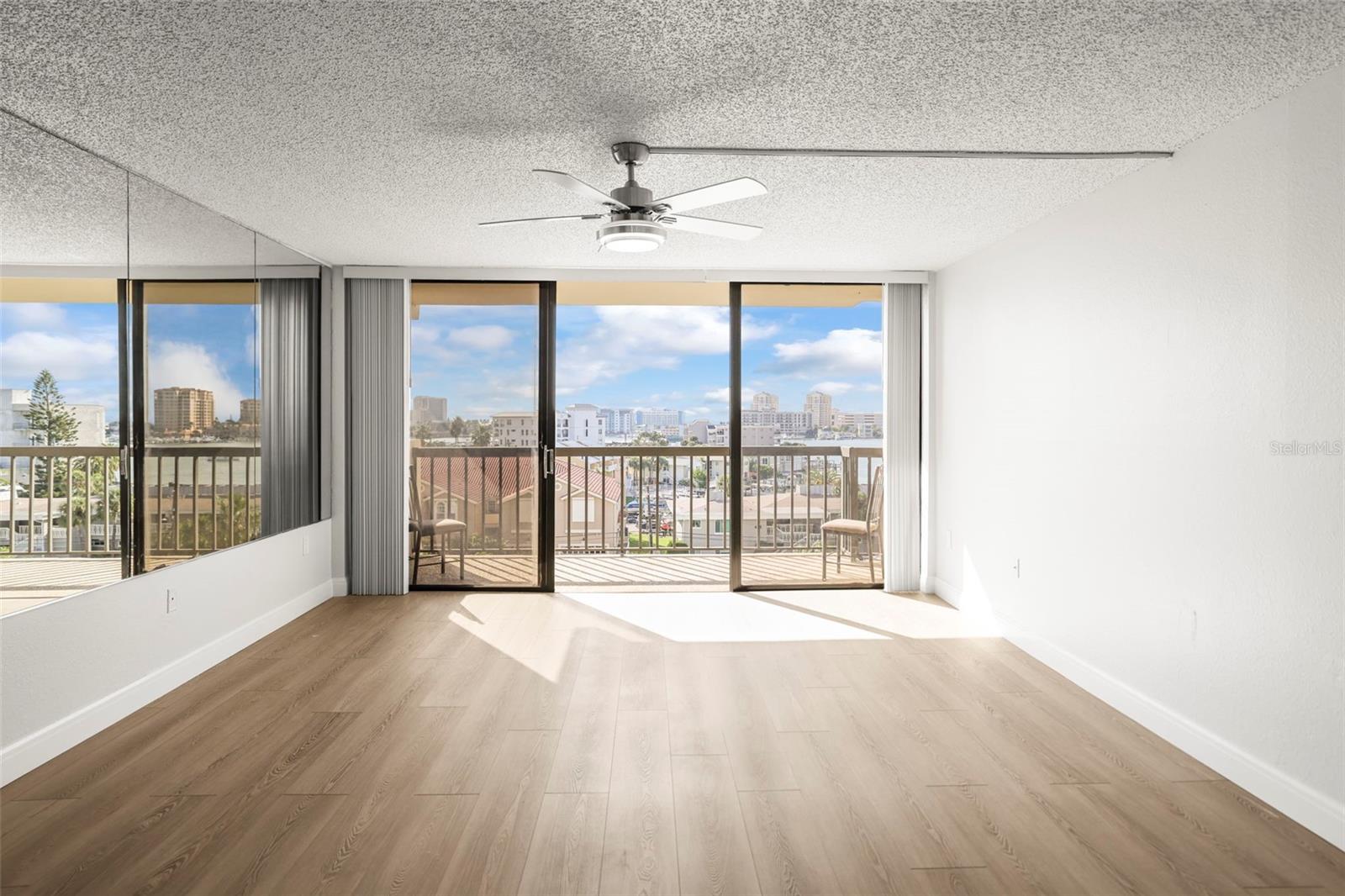 Image 14 of 63 For 400 Island Way 602