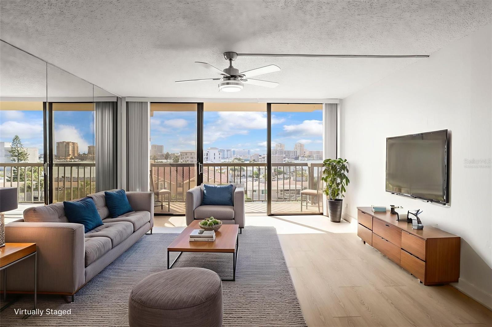 Image 15 of 63 For 400 Island Way 602