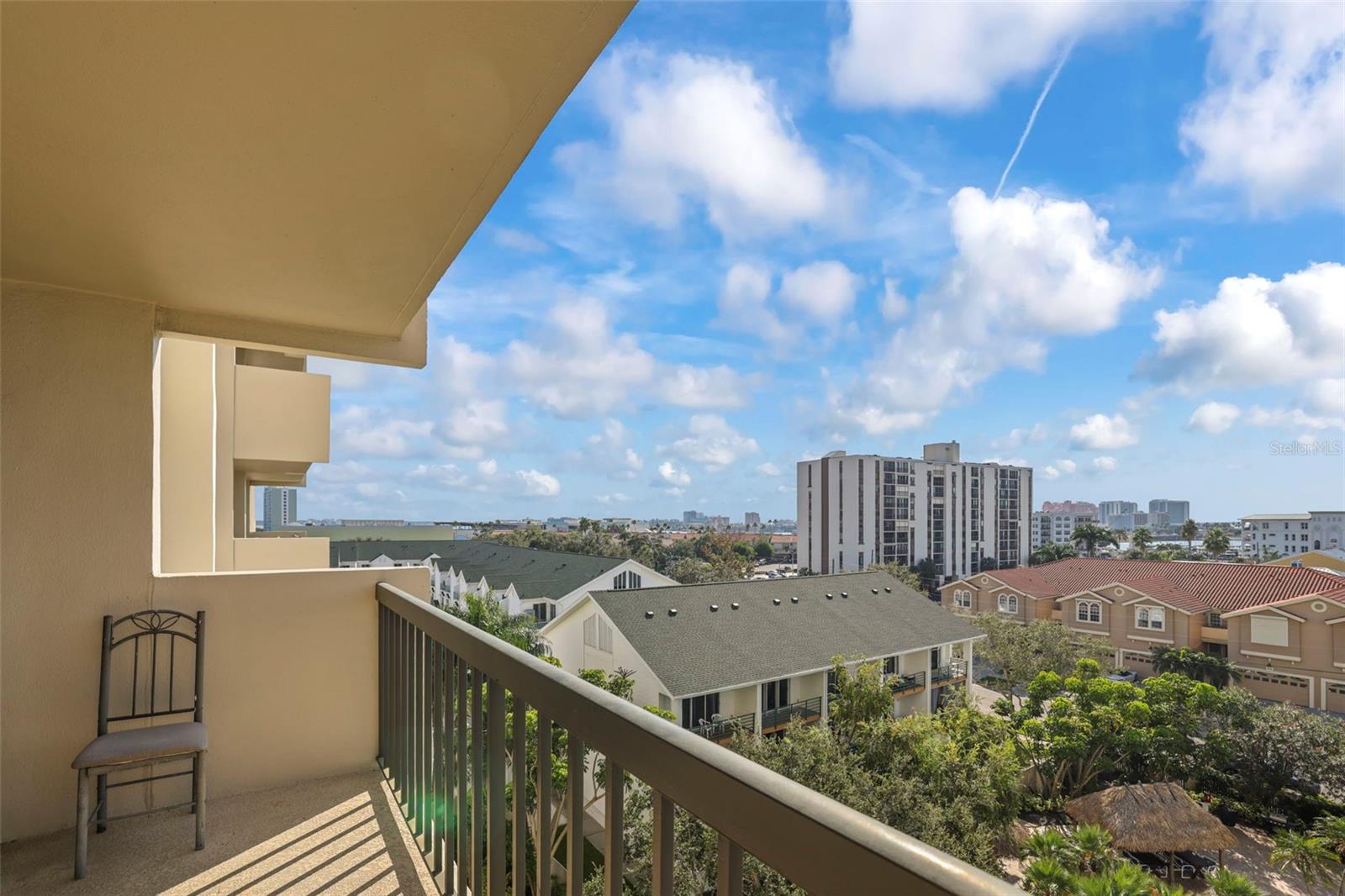 Image 17 of 63 For 400 Island Way 602