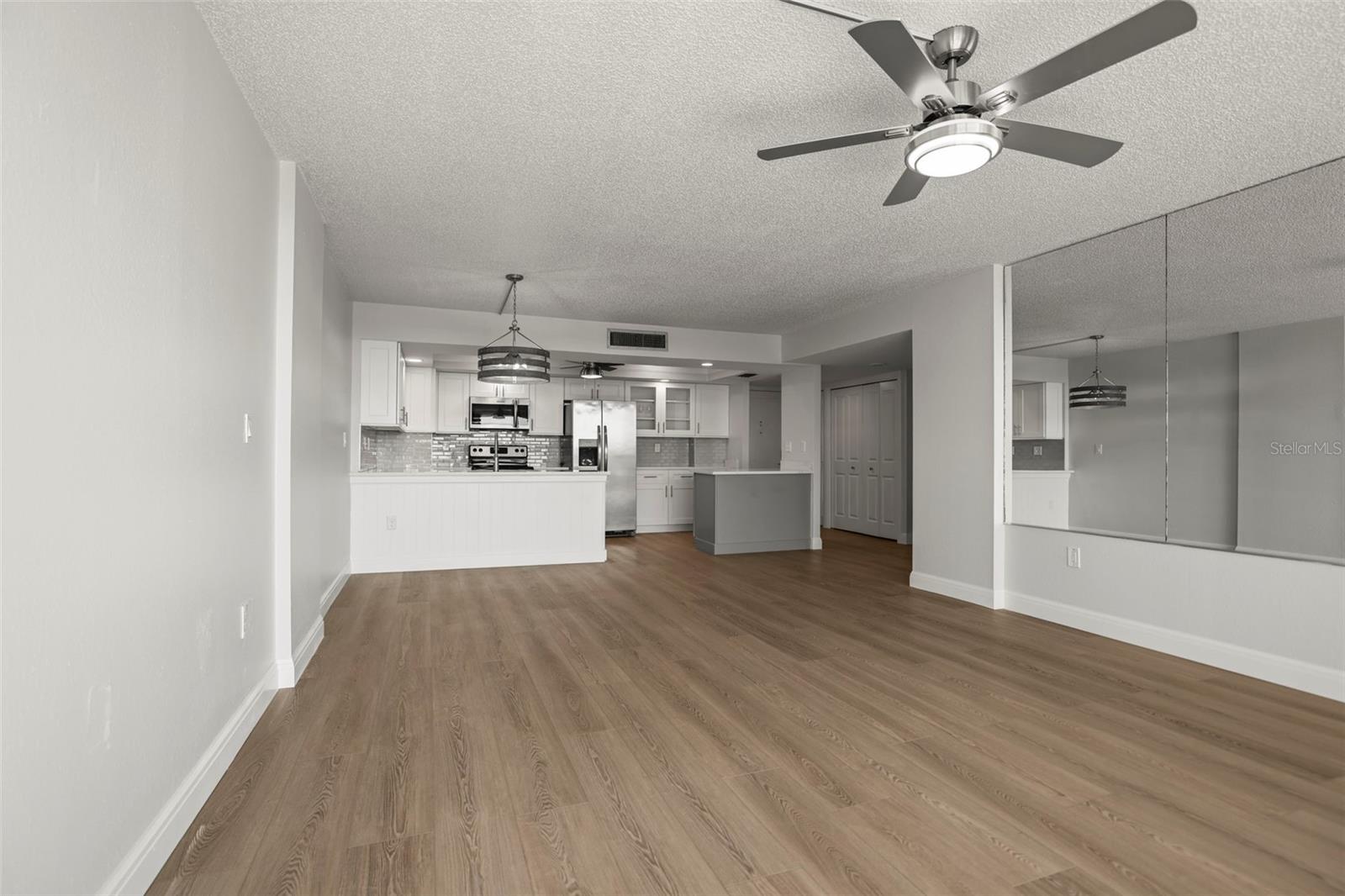 Image 18 of 63 For 400 Island Way 602