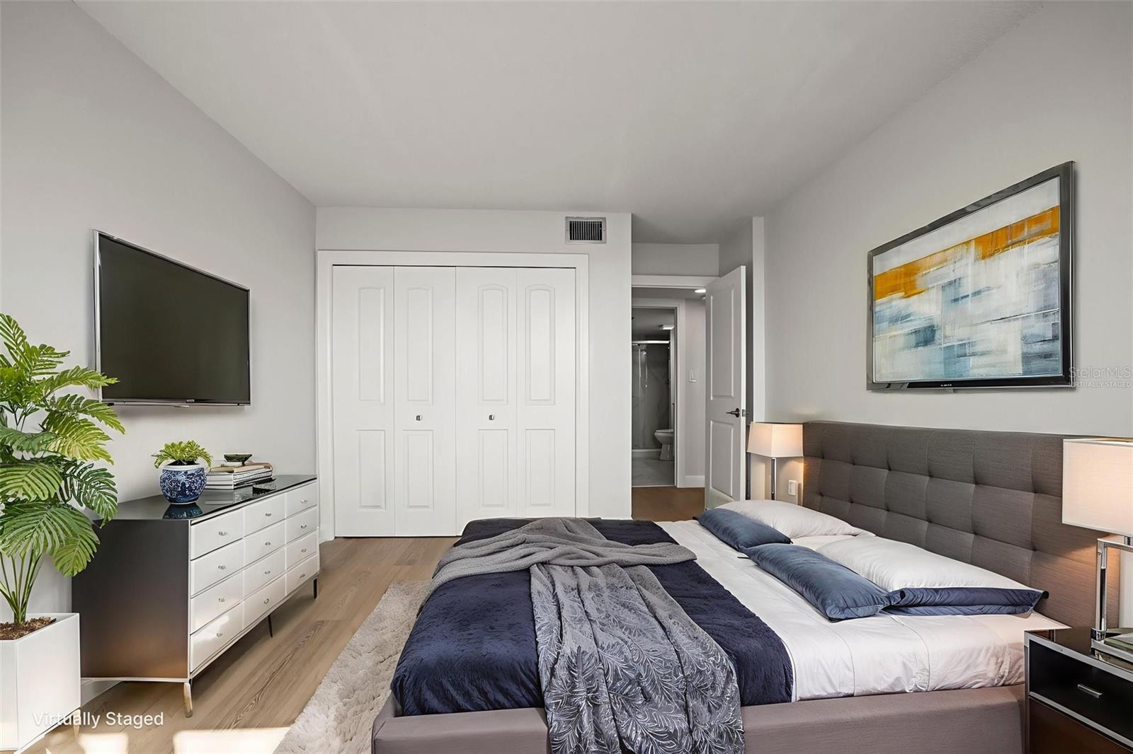 Image 21 of 63 For 400 Island Way 602