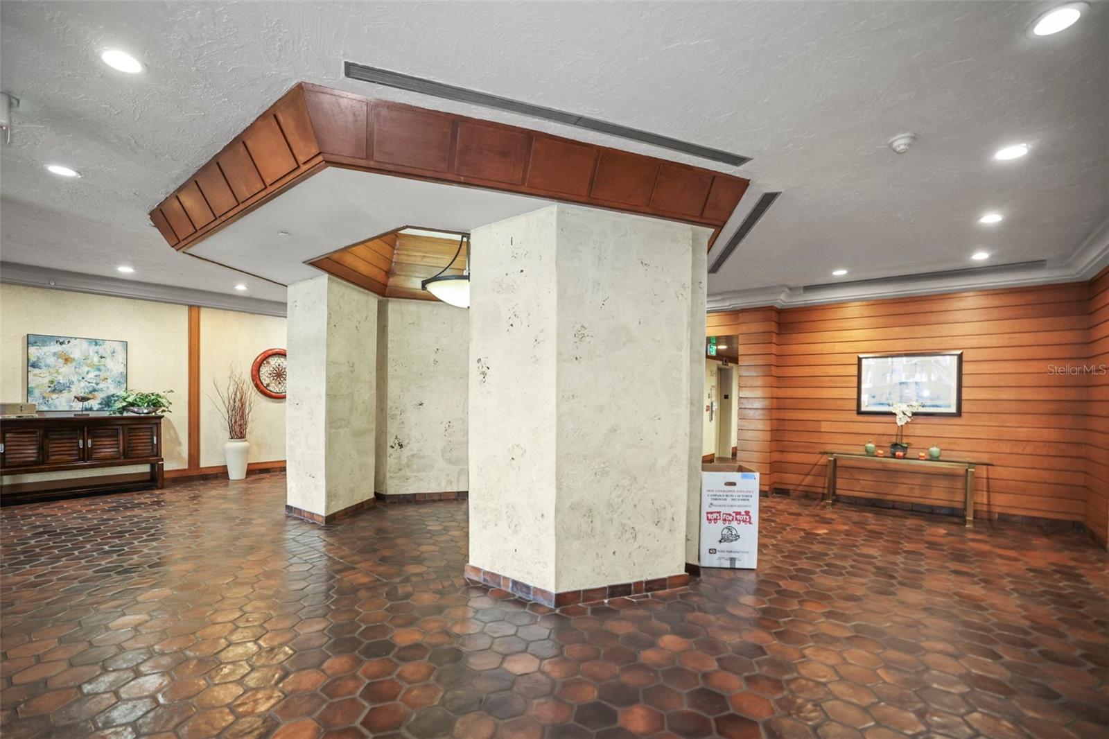 Image 33 of 63 For 400 Island Way 602