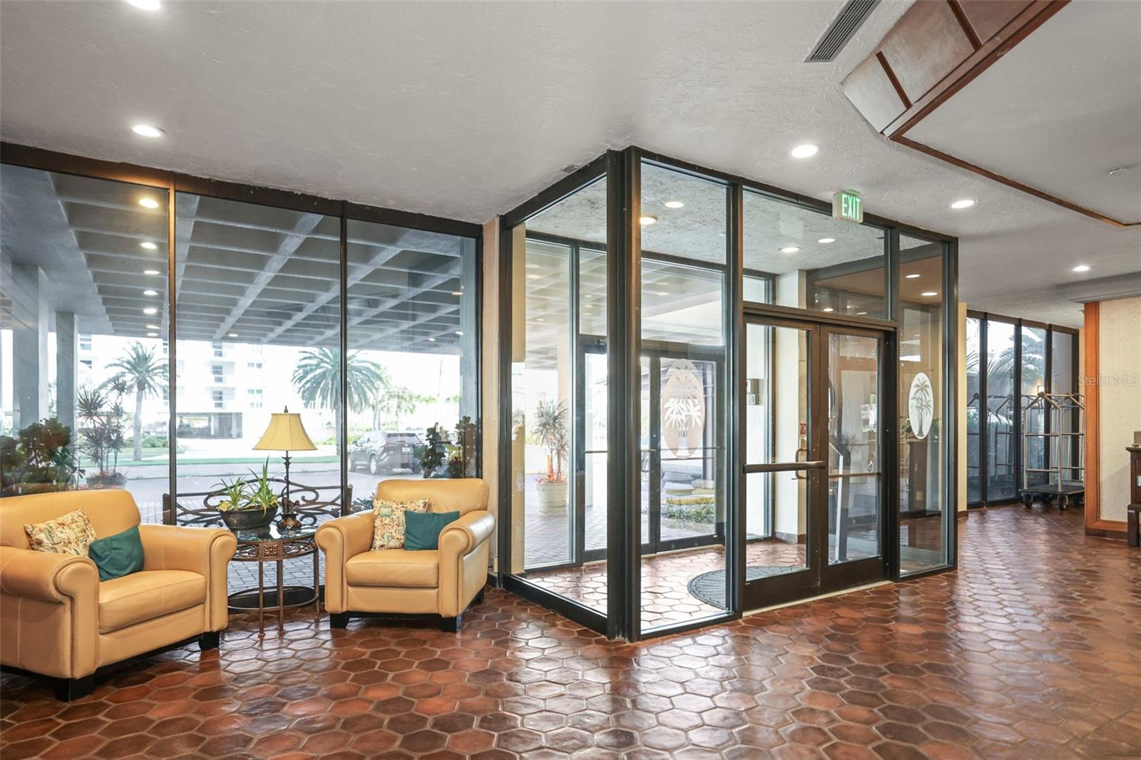 Image 34 of 63 For 400 Island Way 602