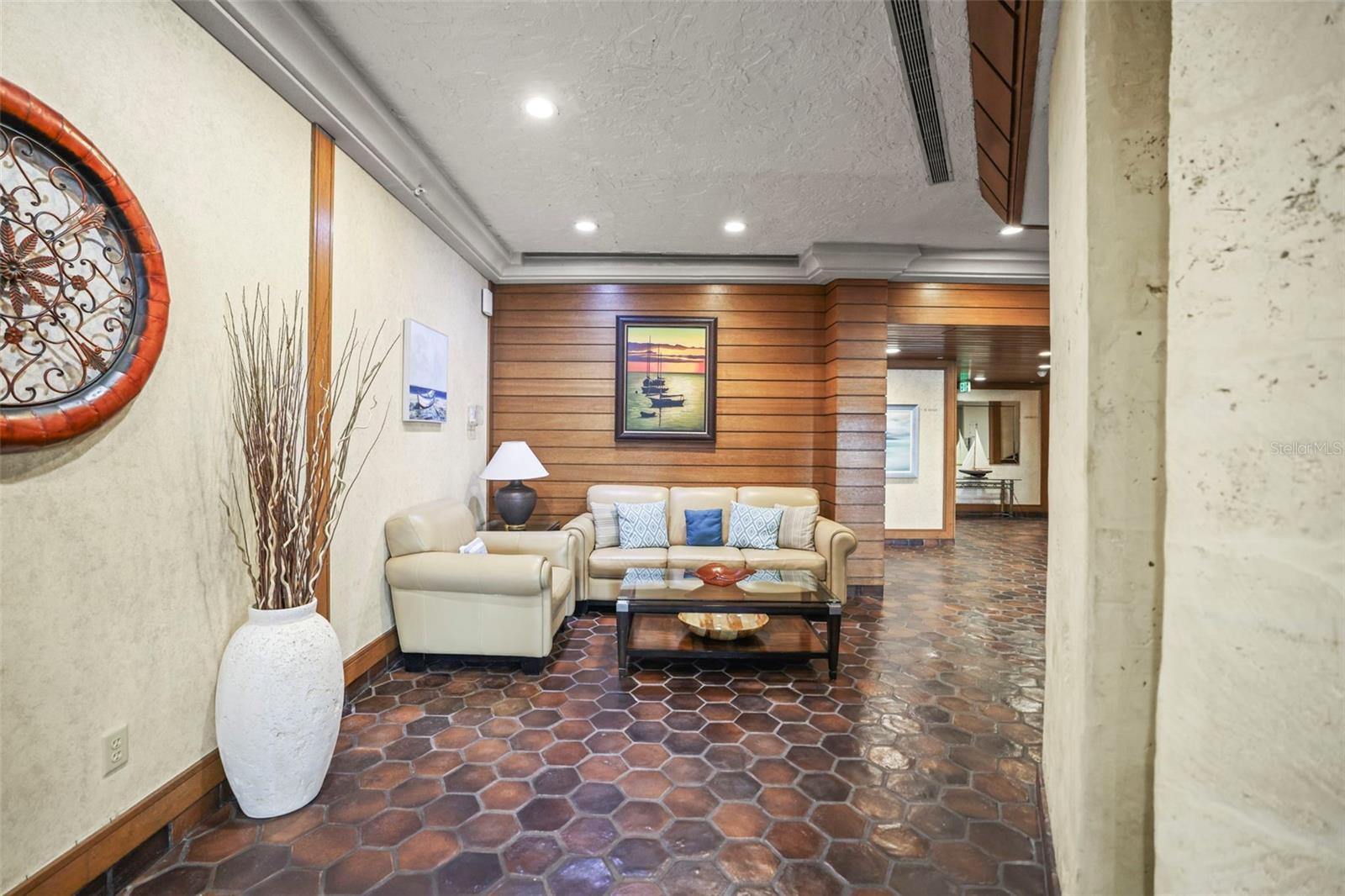 Image 35 of 63 For 400 Island Way 602