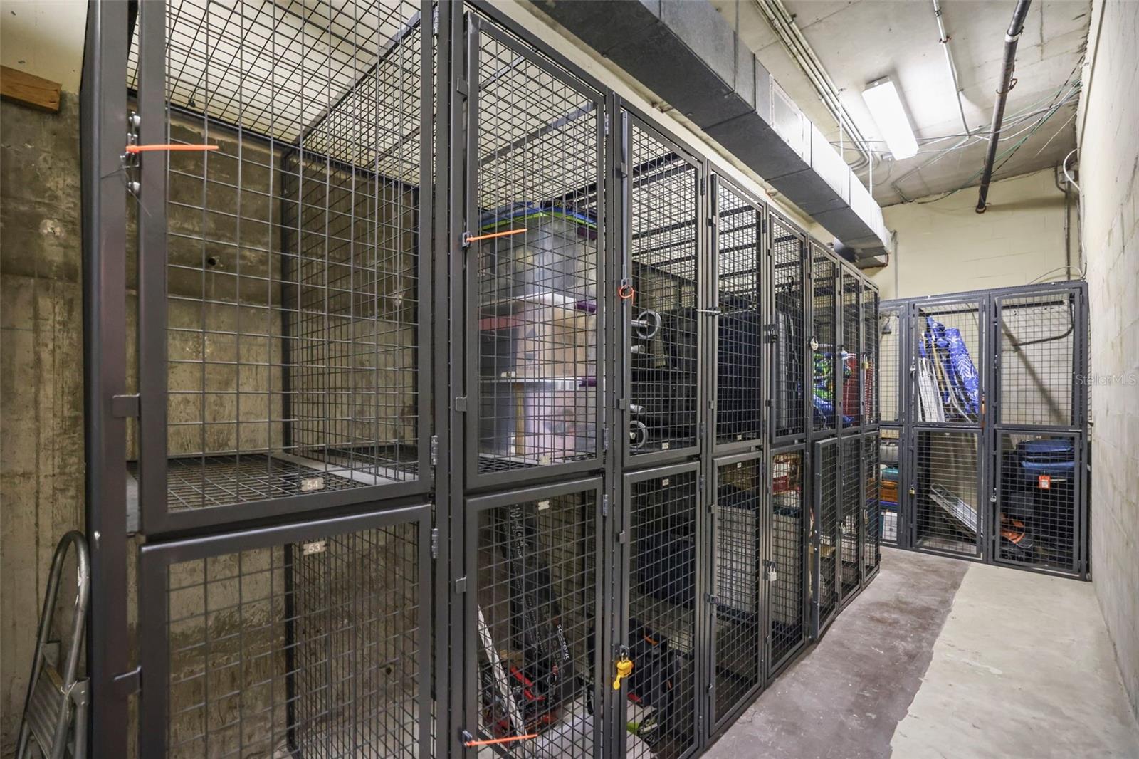 Image 38 of 63 For 400 Island Way 602