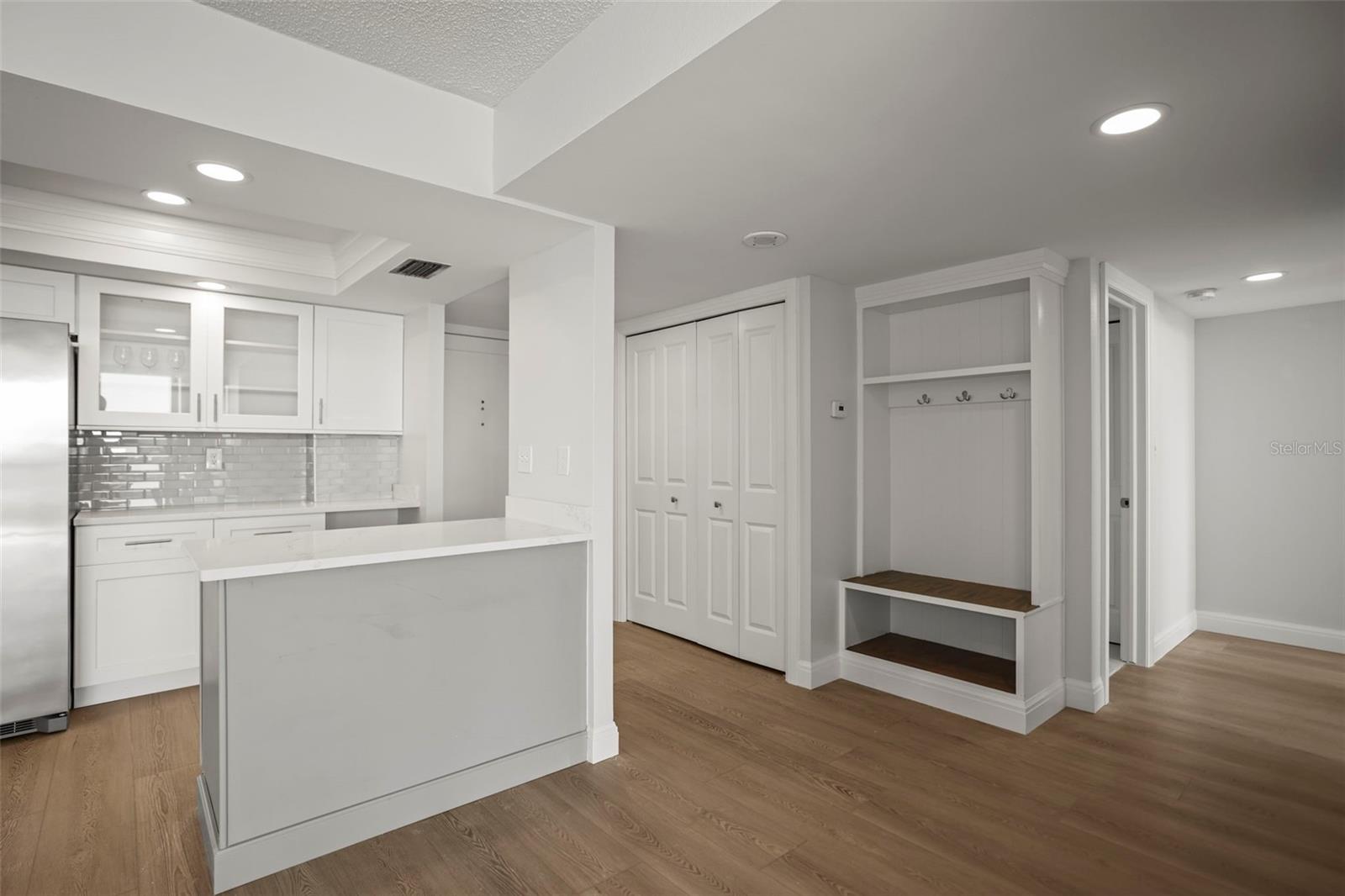 Image 4 of 63 For 400 Island Way 602