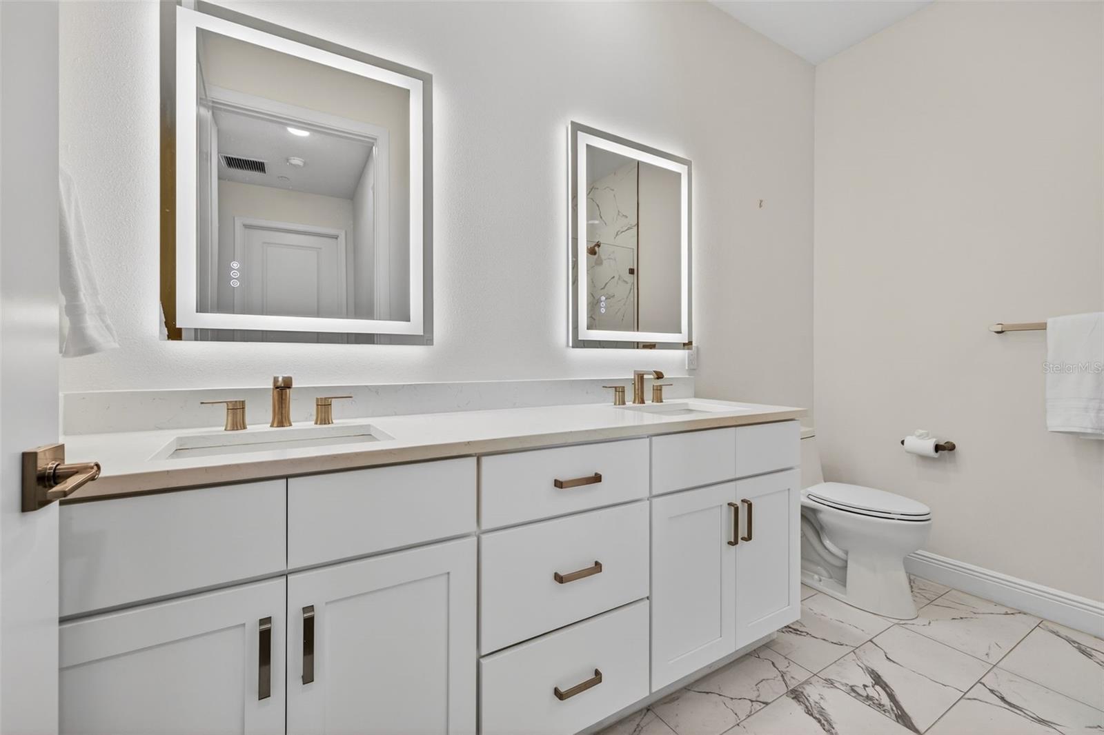 Image 14 of 22 For 600 3rd Avenue S 203