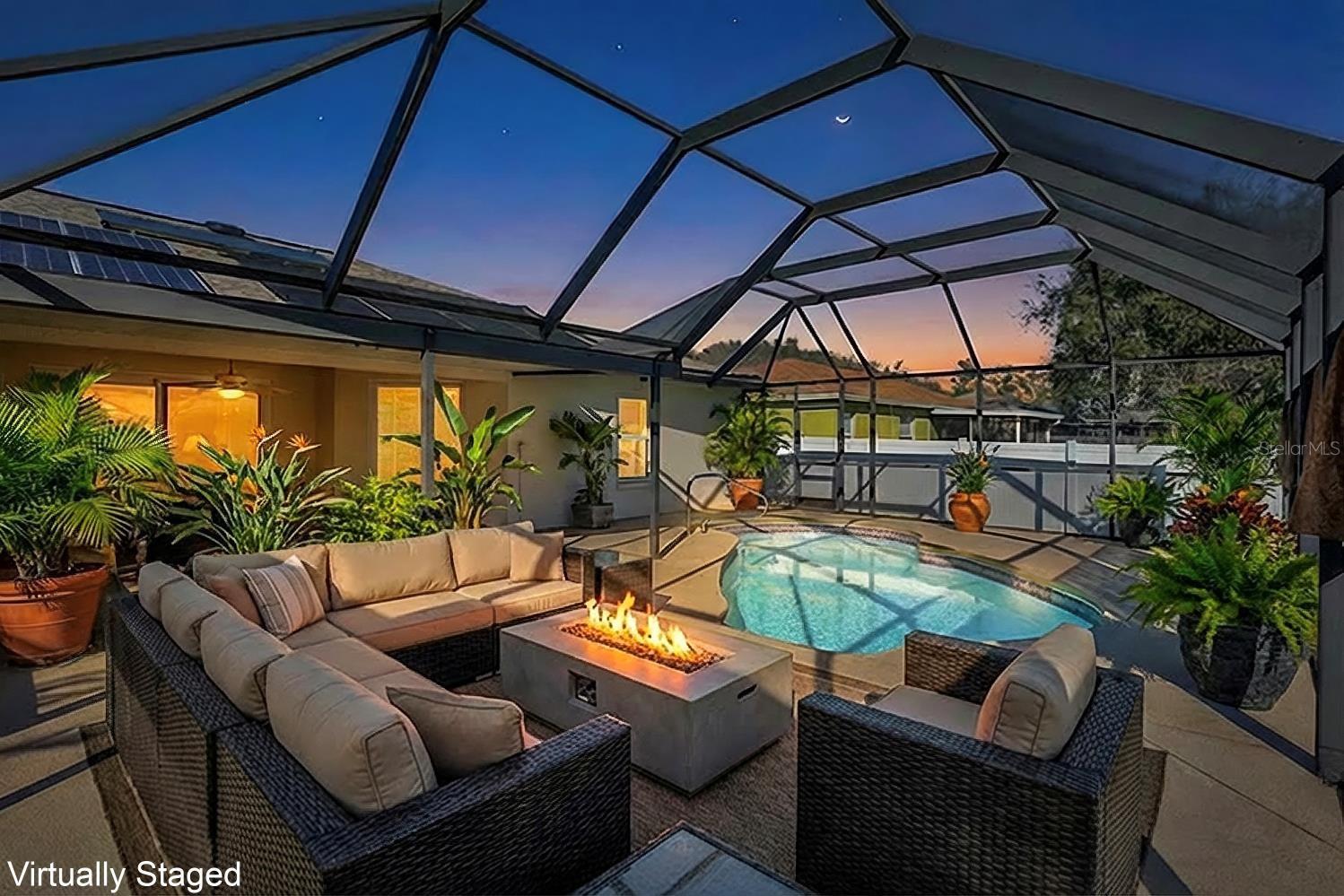 Image 2 of 22 For 317 Carriage Crossing Circle