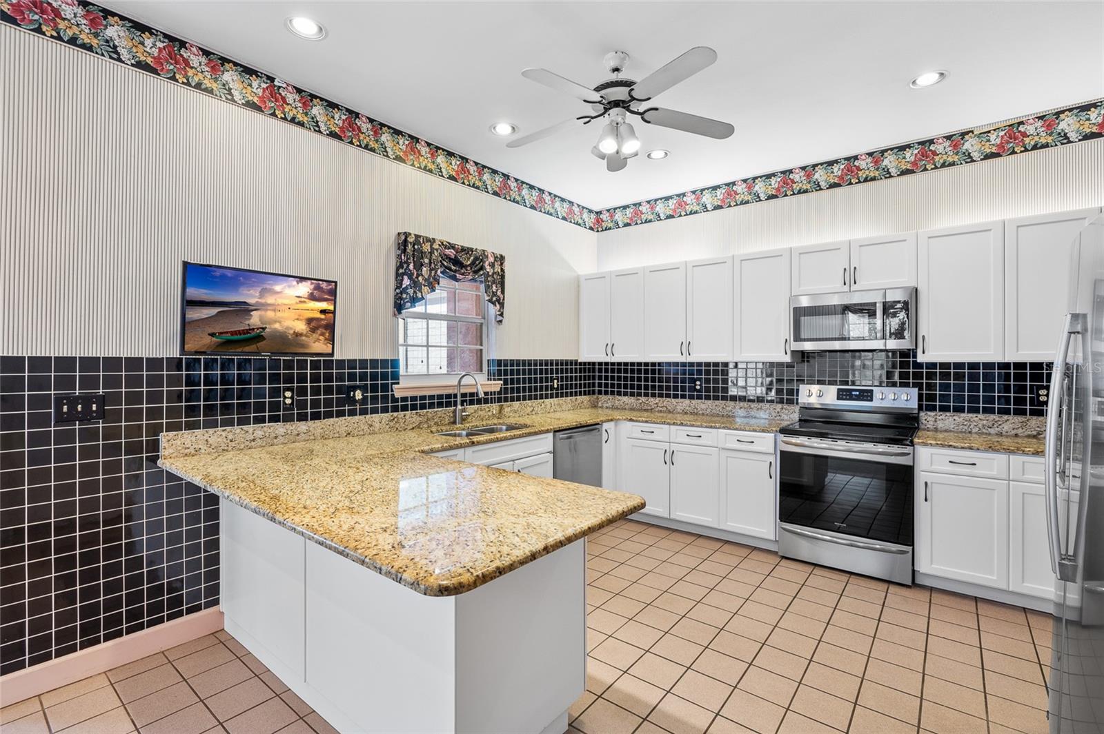 Image 14 of 48 For 6013 Russell Street