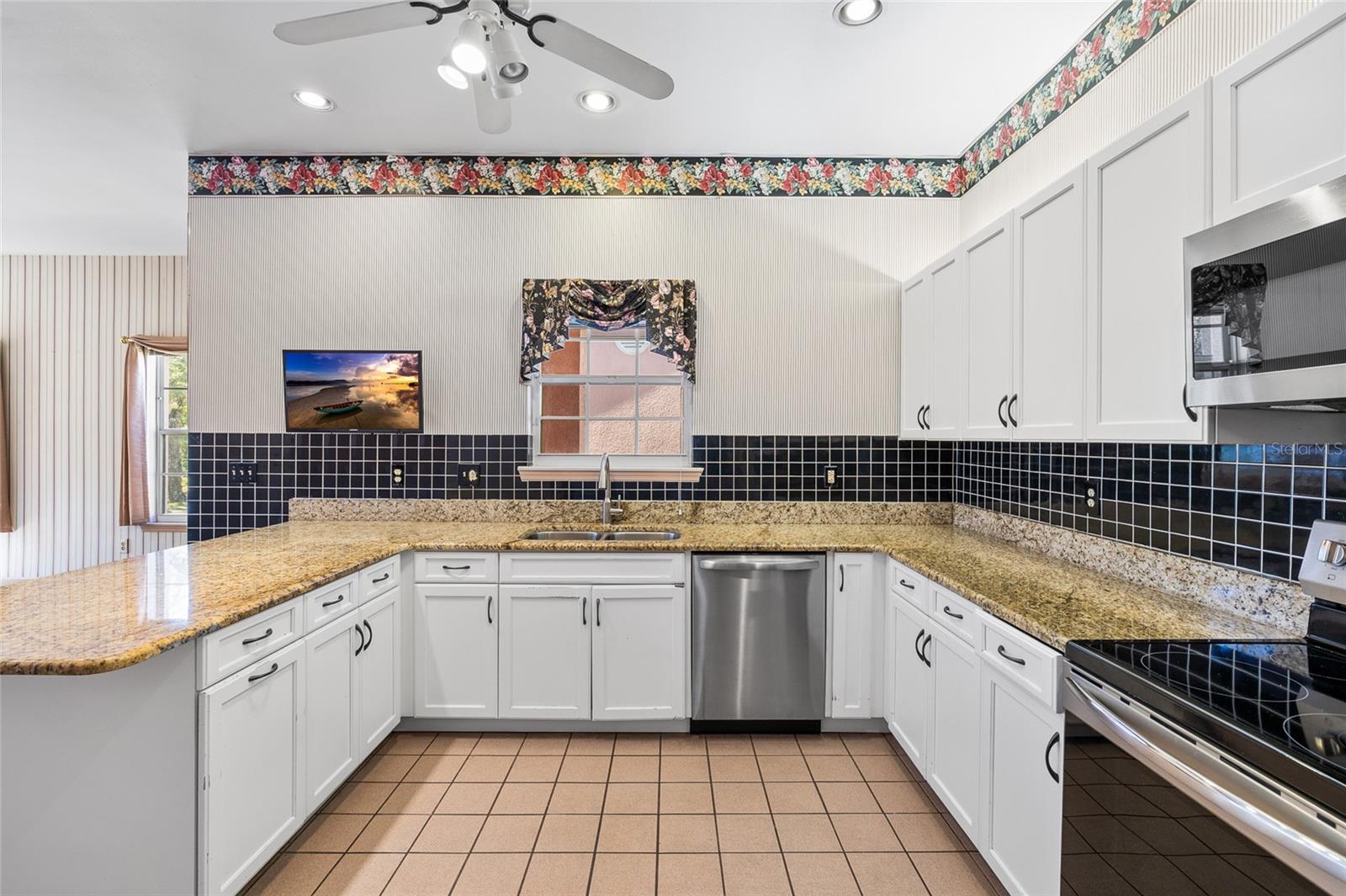 Image 15 of 48 For 6013 Russell Street