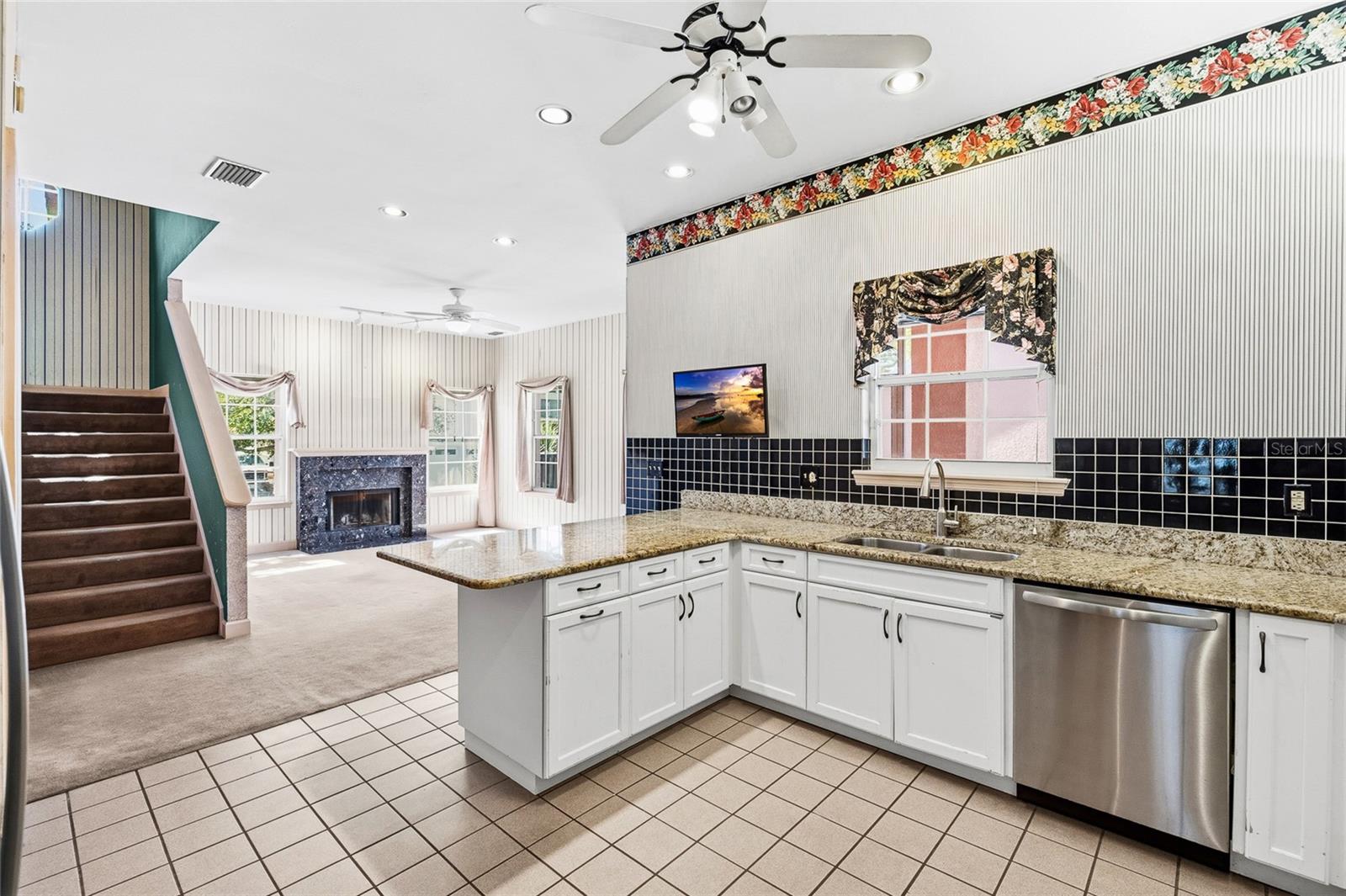 Image 16 of 48 For 6013 Russell Street