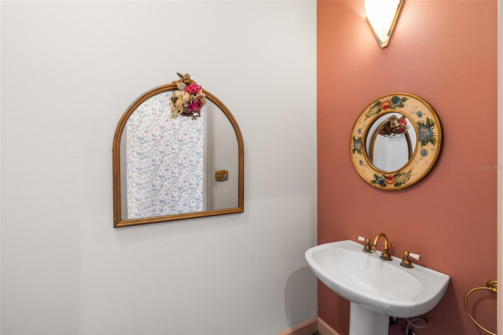 Image 24 of 48 For 6013 Russell Street