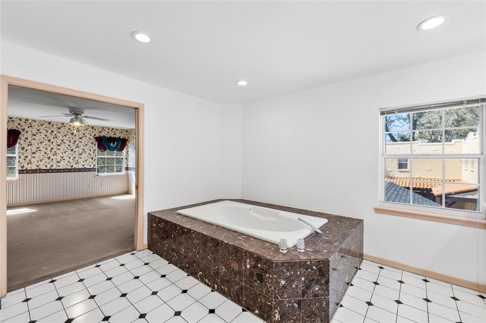 Image 32 of 48 For 6013 Russell Street