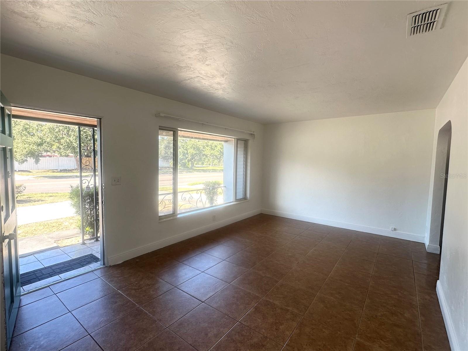 Image 3 of 9 For 4824 Dr Martin Luther King Jr Street S