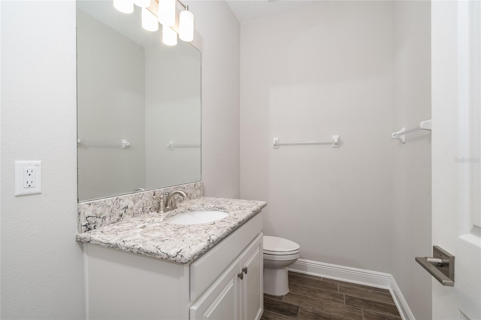 Listing photo id 17 for 16154 Monterey Greens Circle