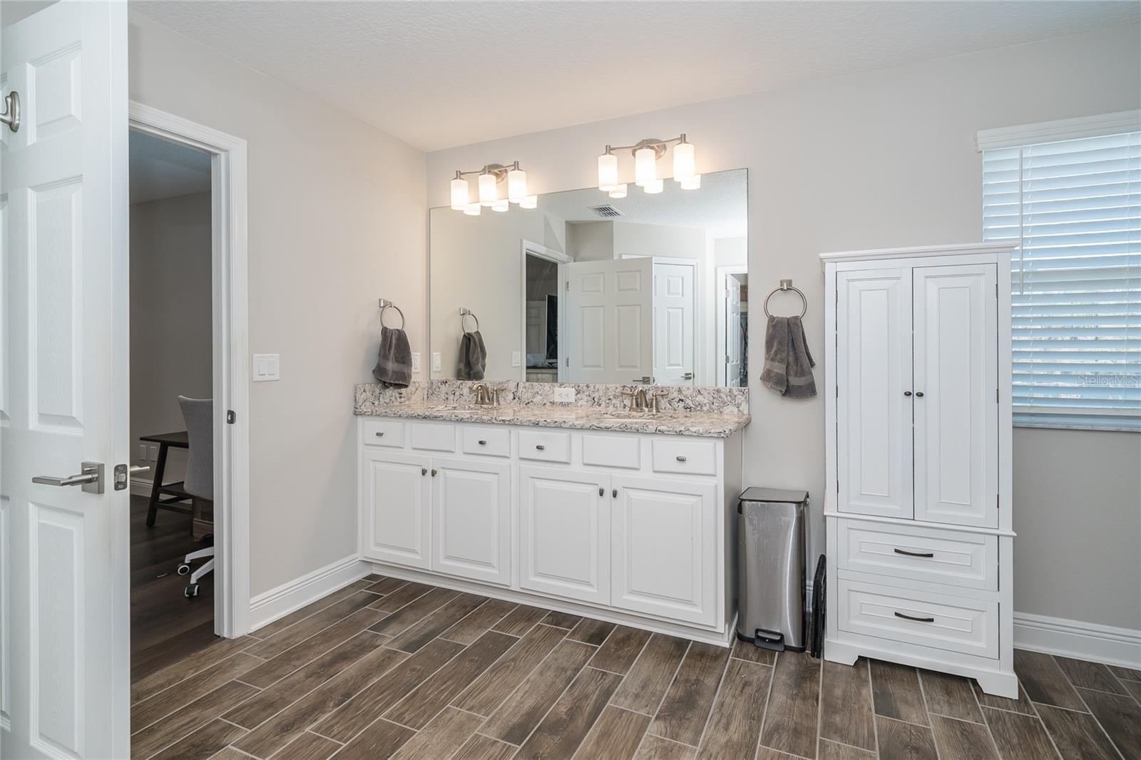 Listing photo id 31 for 16154 Monterey Greens Circle