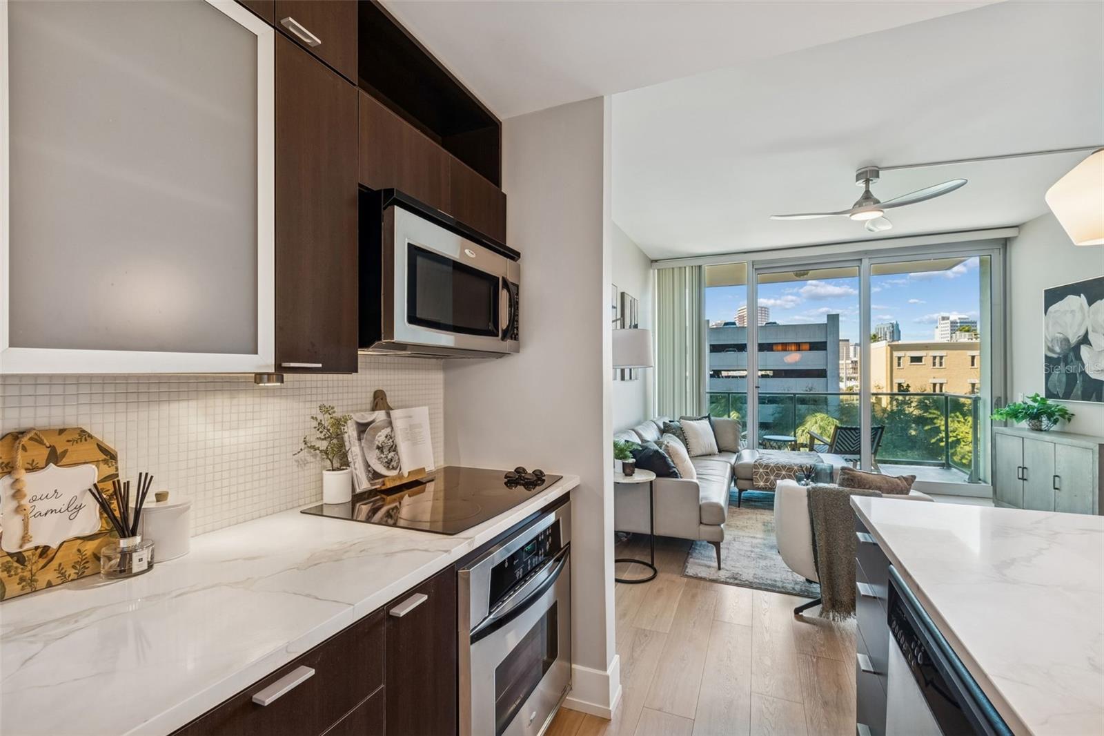 Listing photo id 8 for 111 12th Street 1402