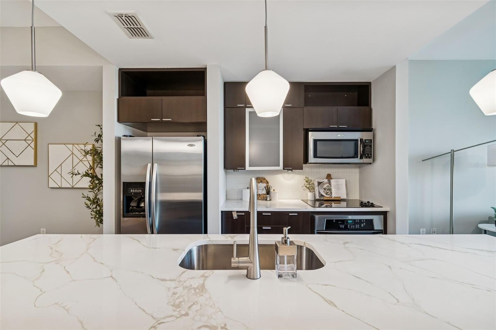 Listing photo id 11 for 111 12th Street 1402