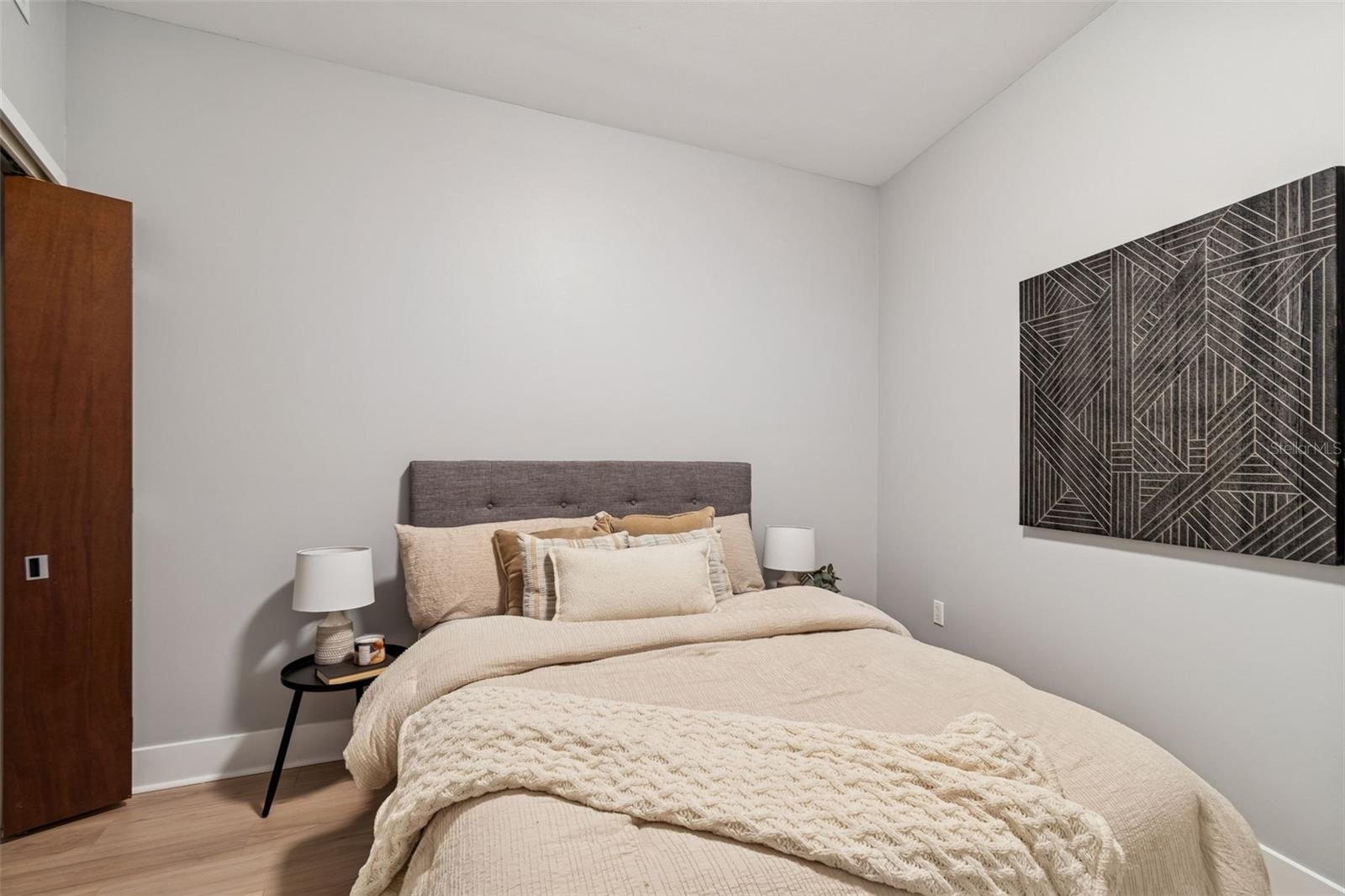 Listing photo id 12 for 111 12th Street 1402