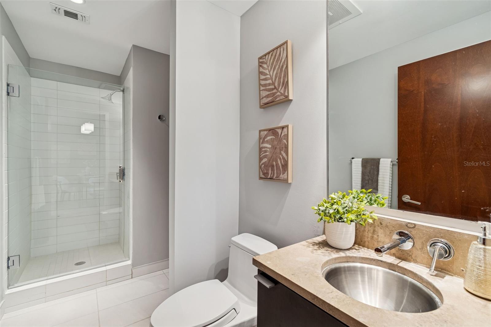 Listing photo id 13 for 111 12th Street 1402