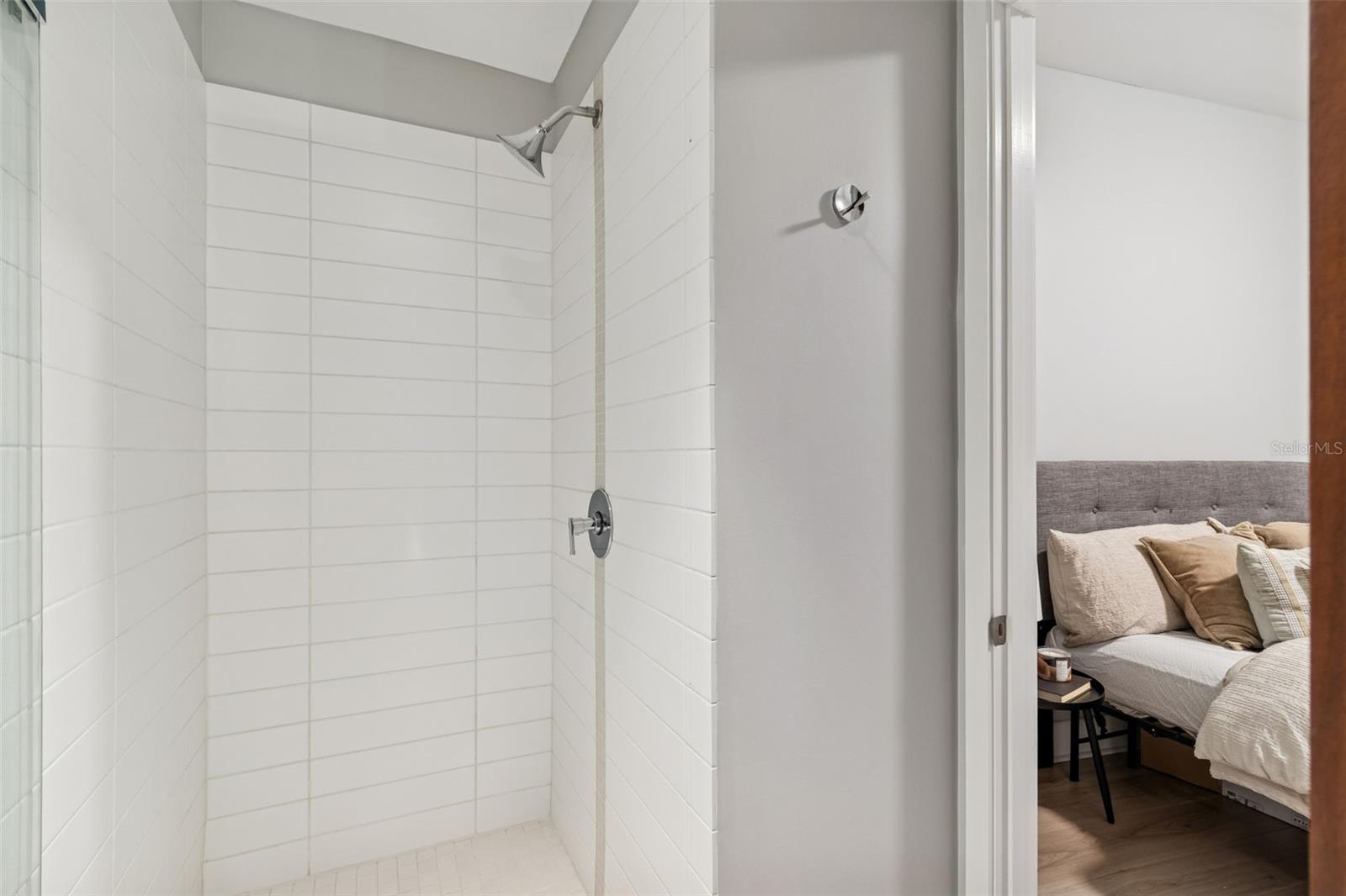 Listing photo id 14 for 111 12th Street 1402