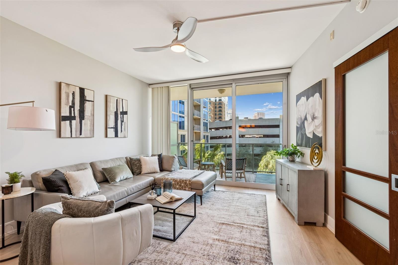 Listing photo id 15 for 111 12th Street 1402