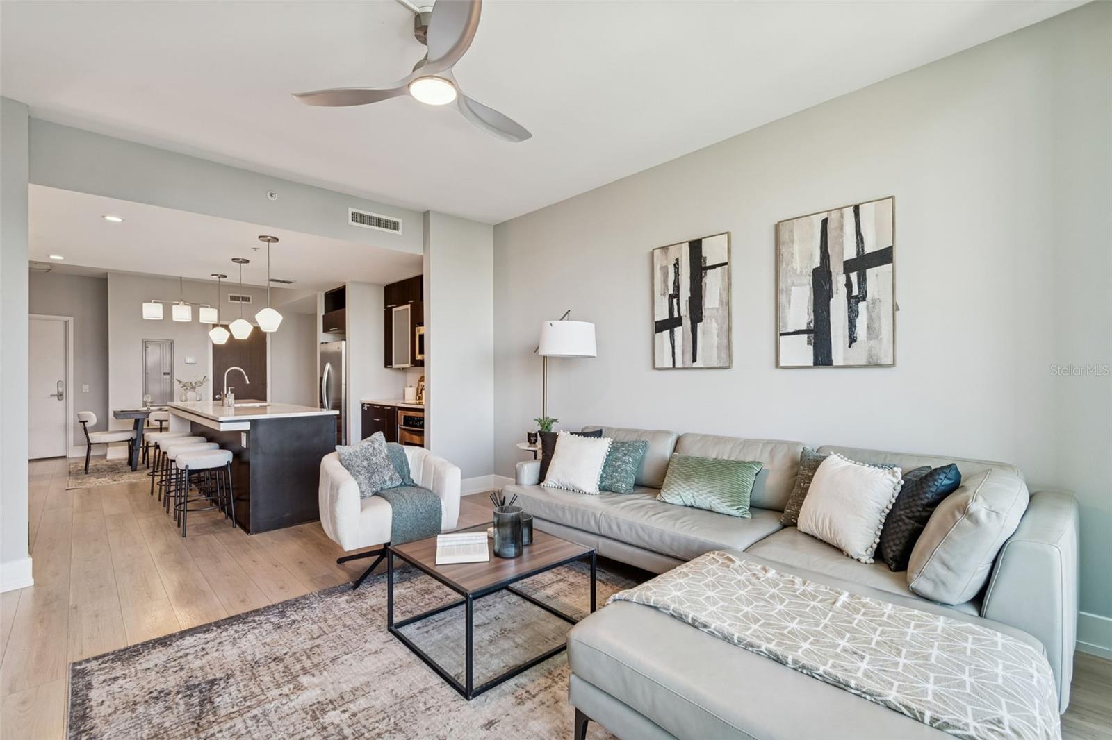 Listing photo id 17 for 111 12th Street 1402