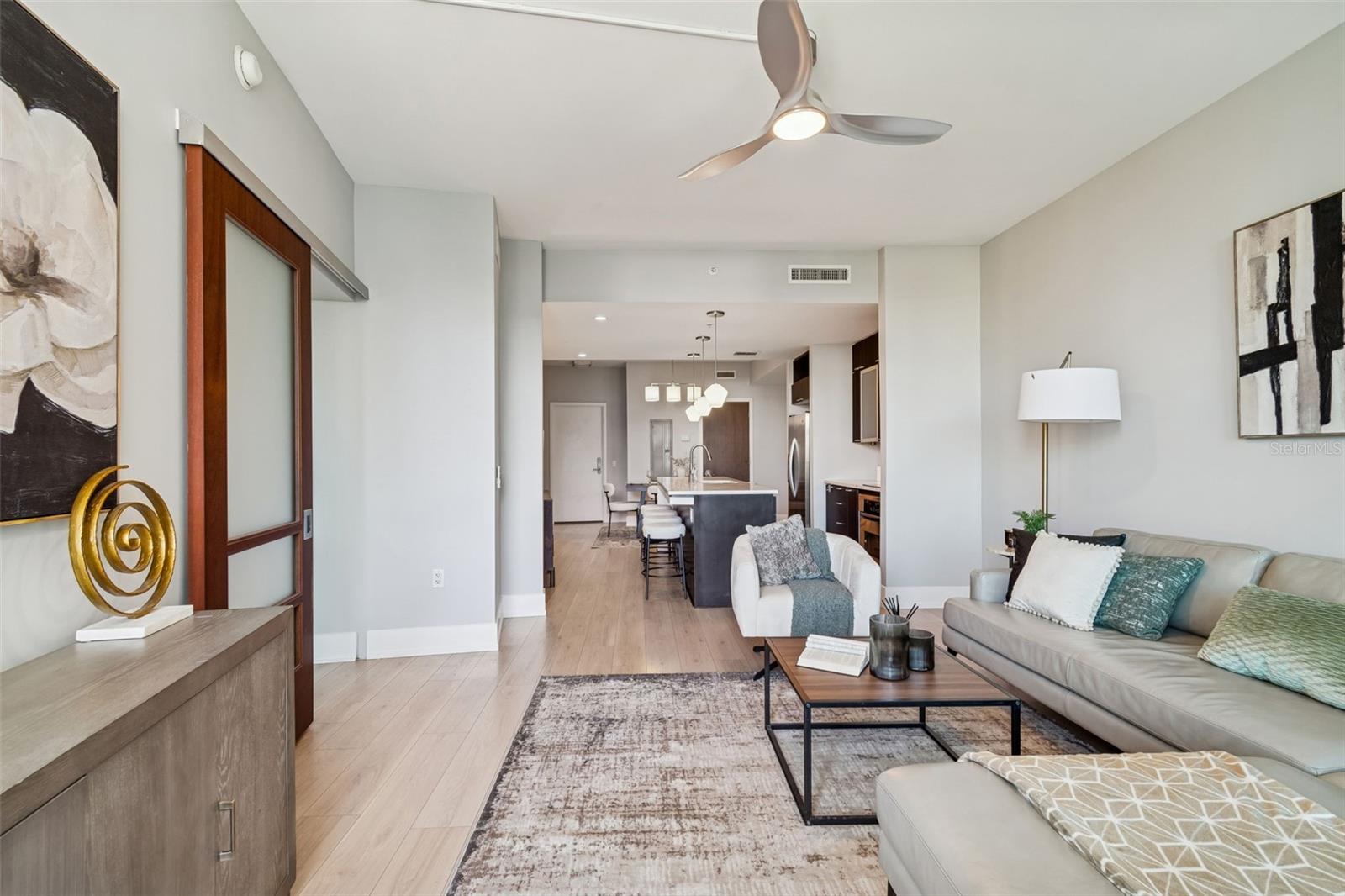 Listing photo id 18 for 111 12th Street 1402