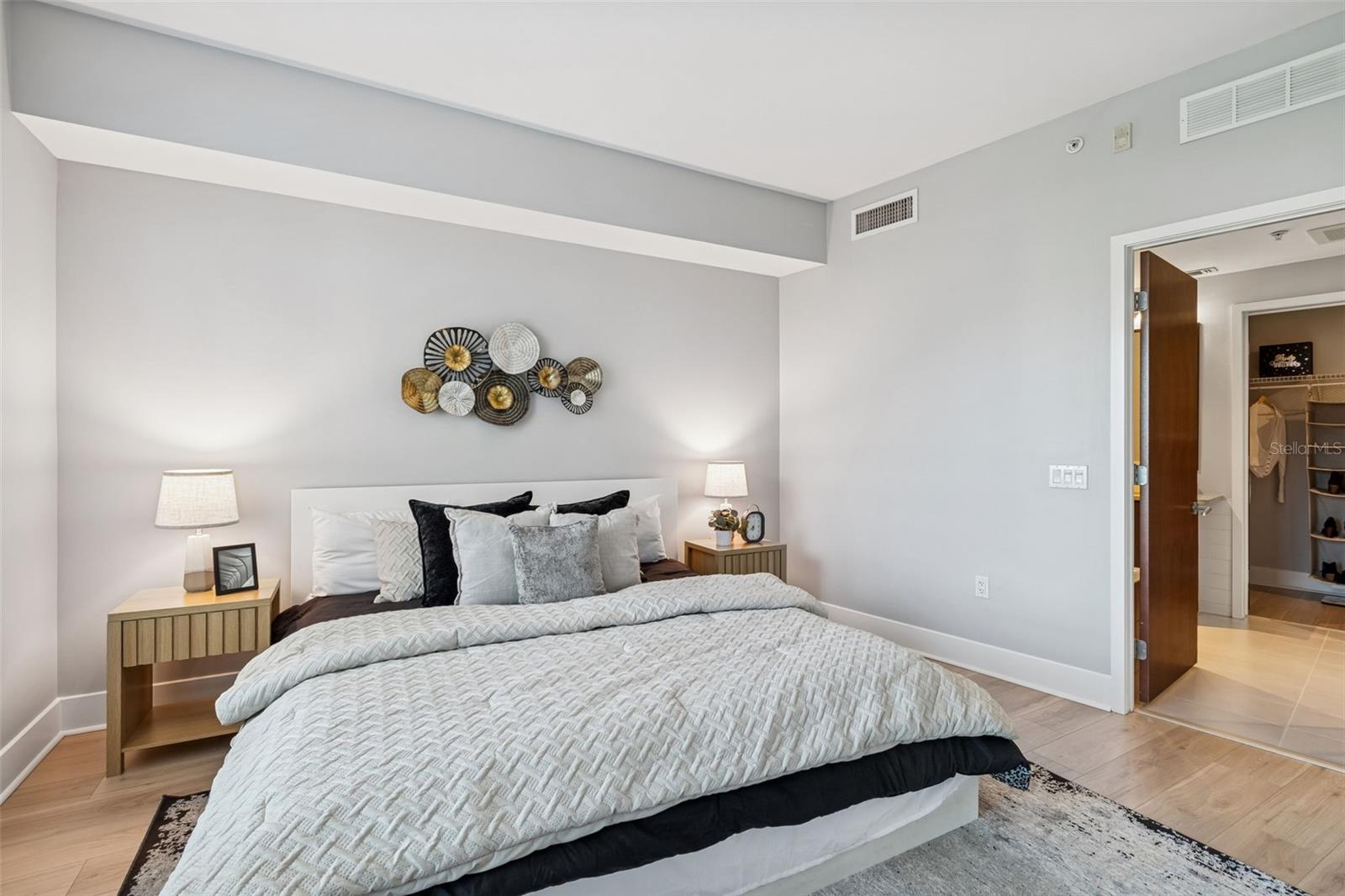 Listing photo id 21 for 111 12th Street 1402