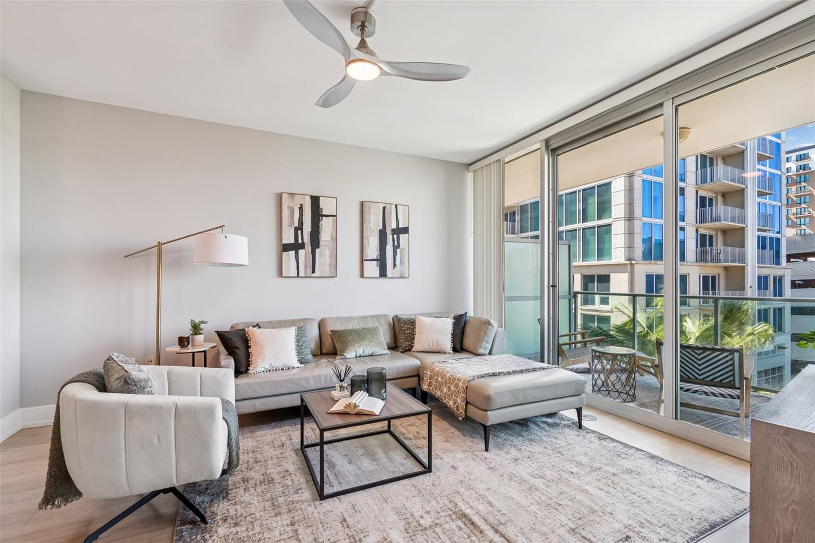 Listing photo id 27 for 111 12th Street 1402