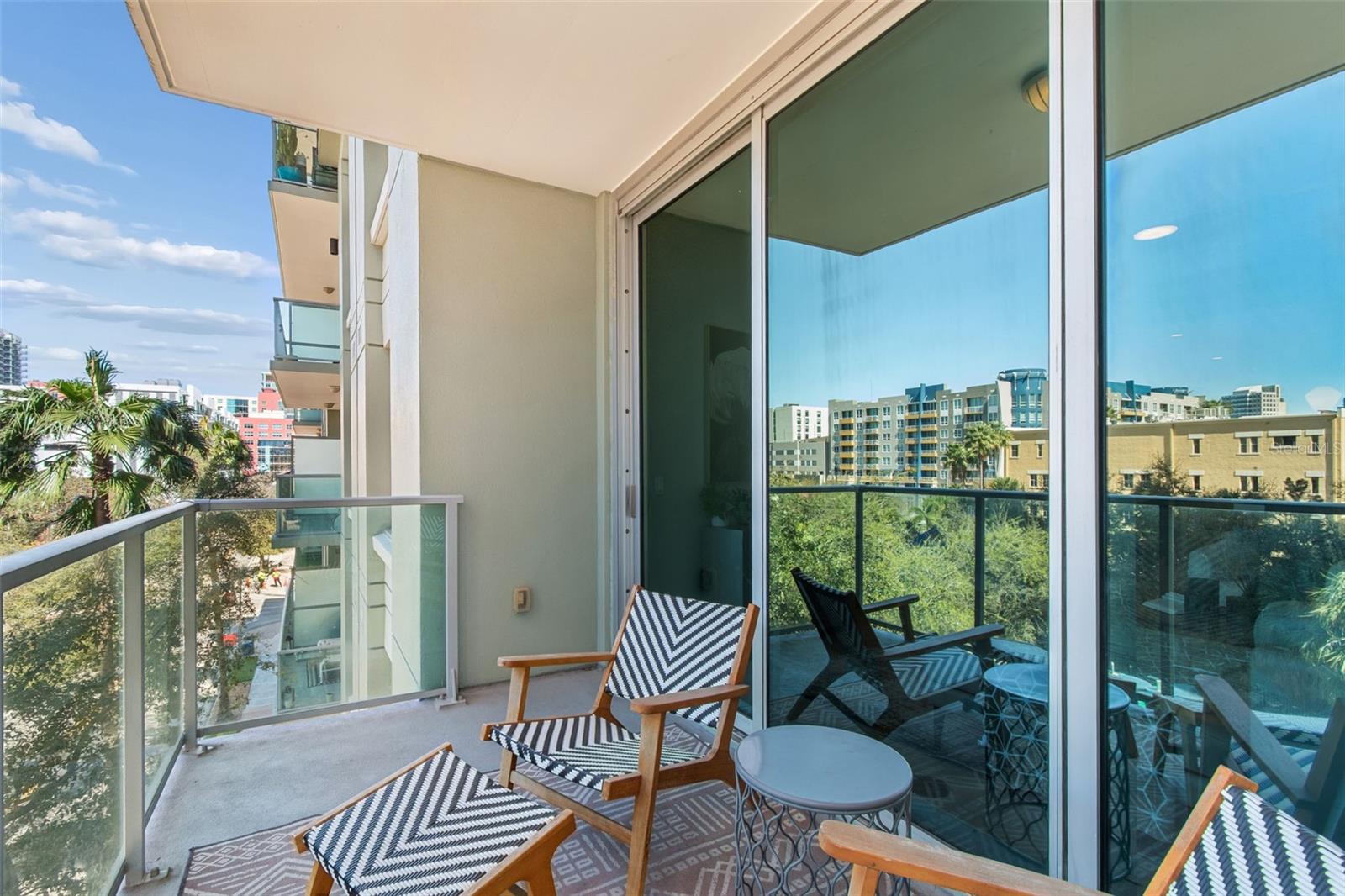 Listing photo id 31 for 111 12th Street 1402