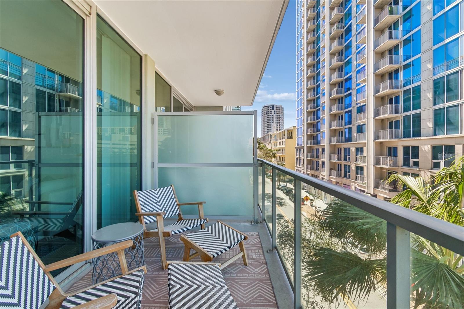 Listing photo id 32 for 111 12th Street 1402