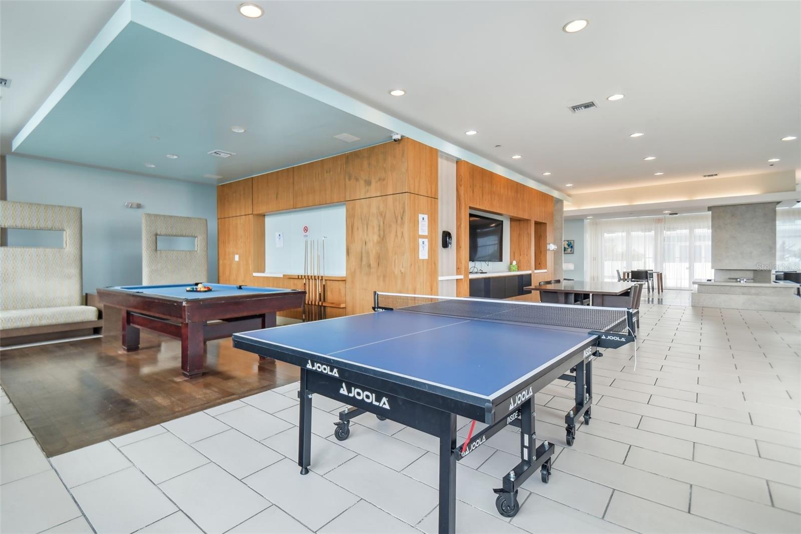 Listing photo id 39 for 111 12th Street 1402