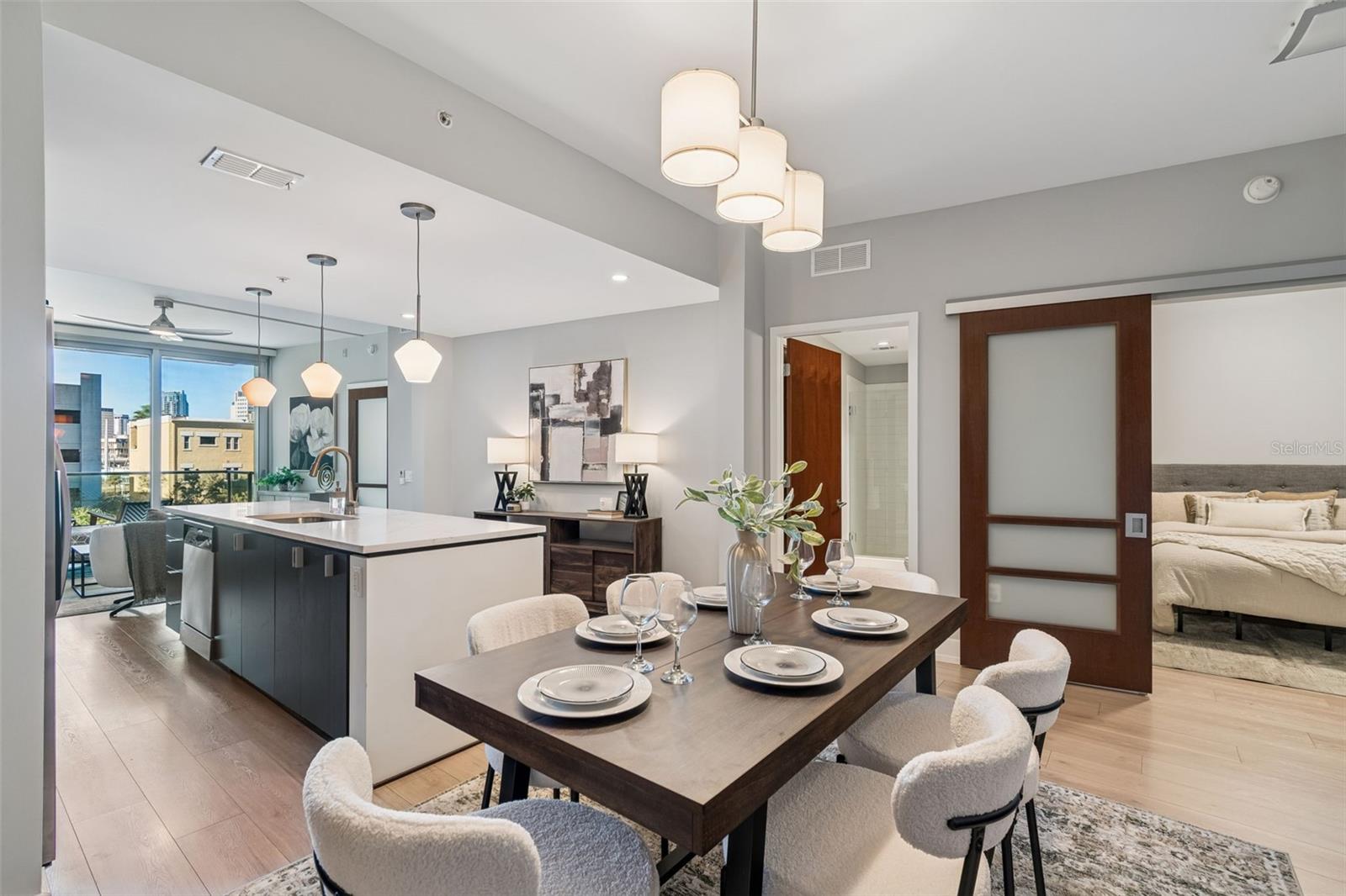 Listing photo id 3 for 111 12th Street 1402