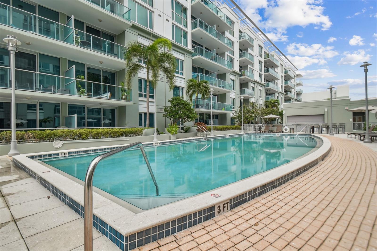 Listing photo id 48 for 111 12th Street 1402