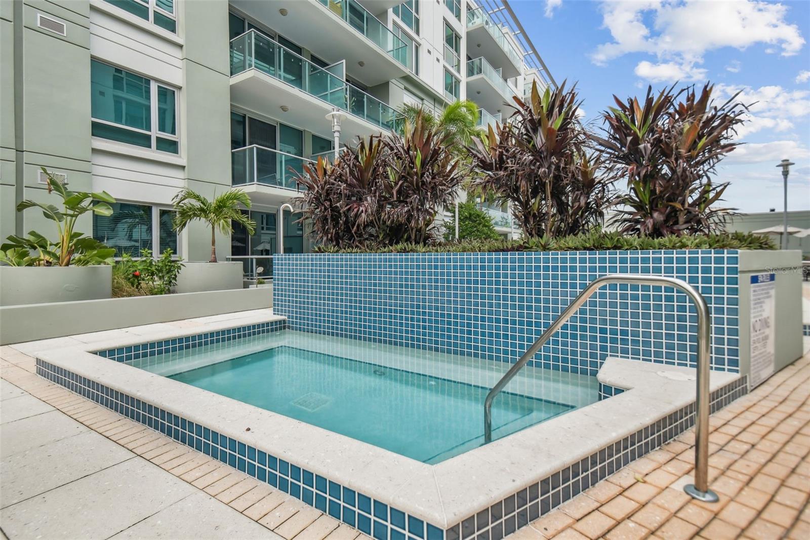 Listing photo id 49 for 111 12th Street 1402