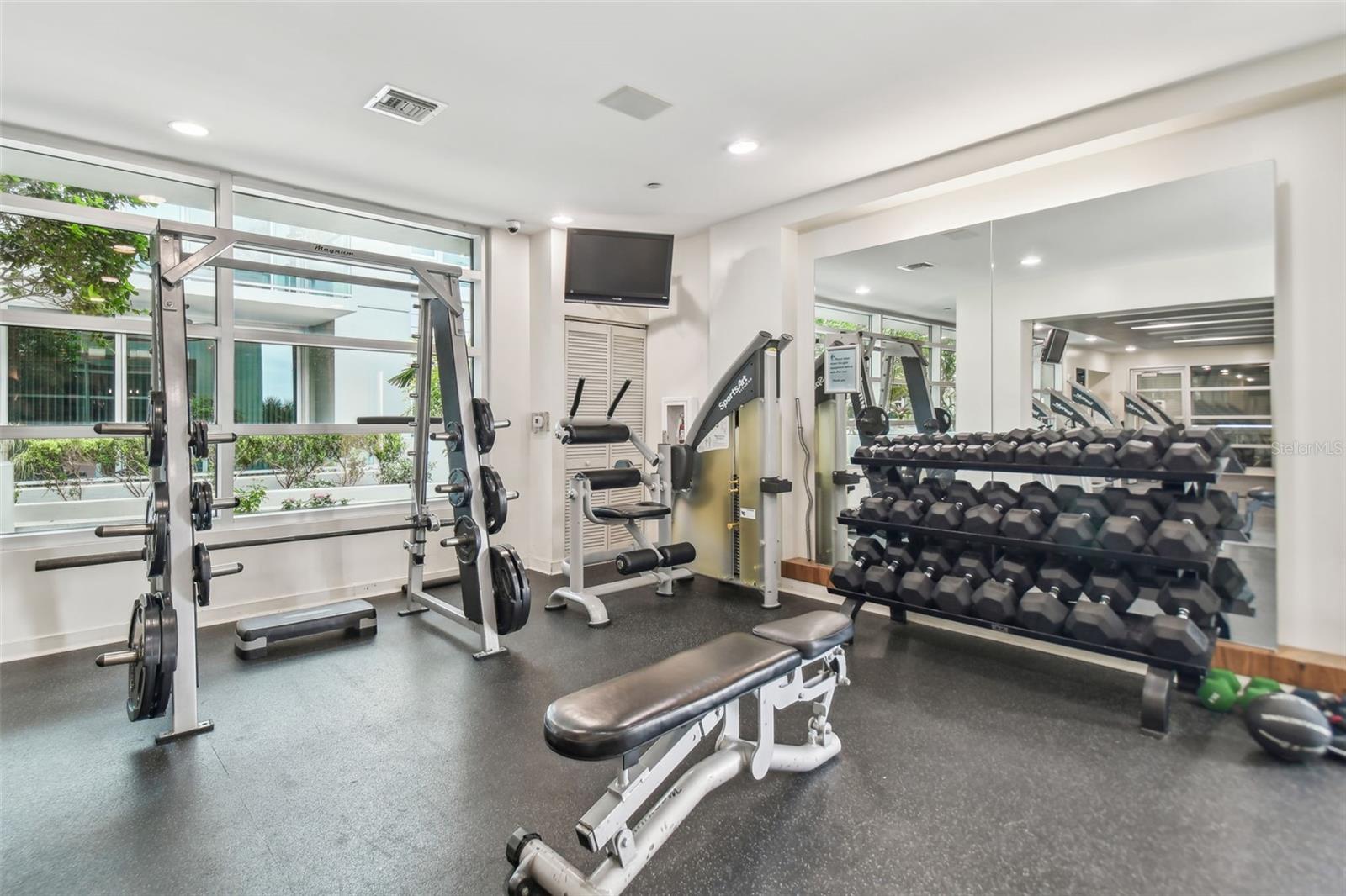 Listing photo id 52 for 111 12th Street 1402