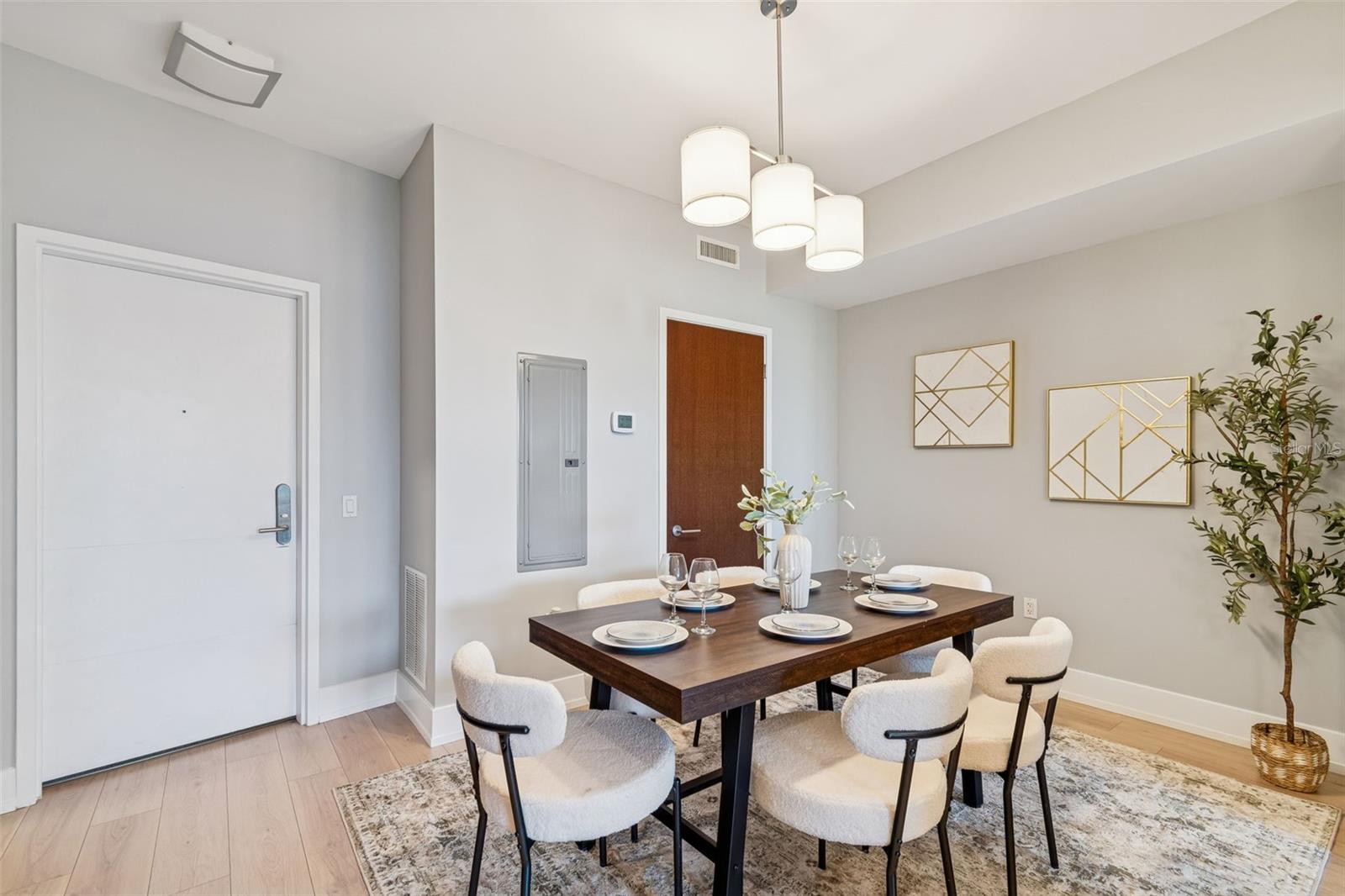 Listing photo id 4 for 111 12th Street 1402