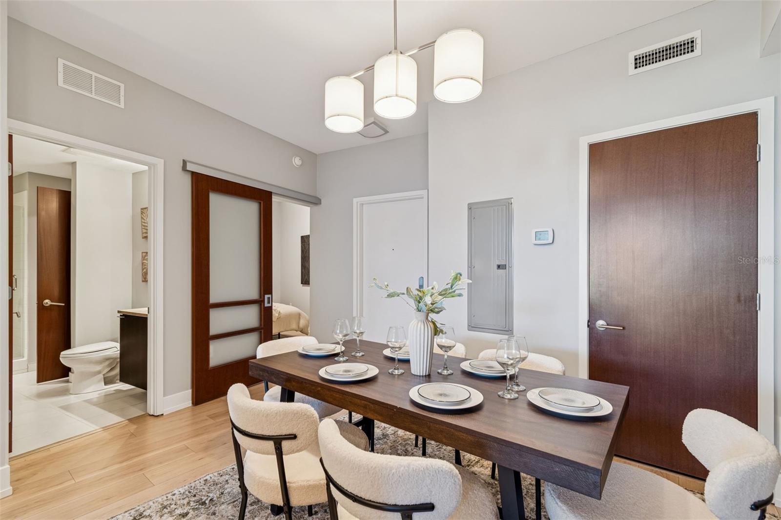 Listing photo id 5 for 111 12th Street 1402