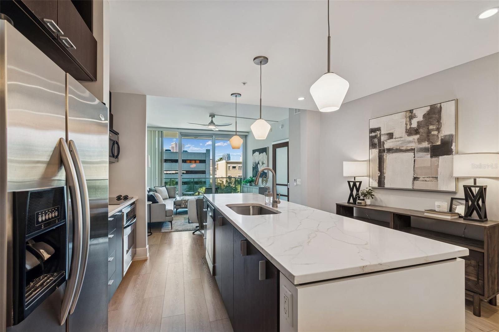 Listing photo id 7 for 111 12th Street 1402