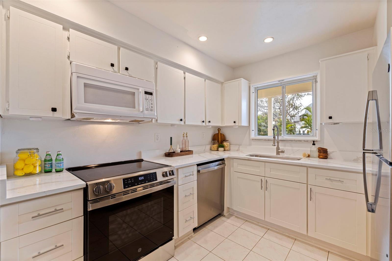 Image 16 of 31 For 4480 Overlook Drive Ne 10