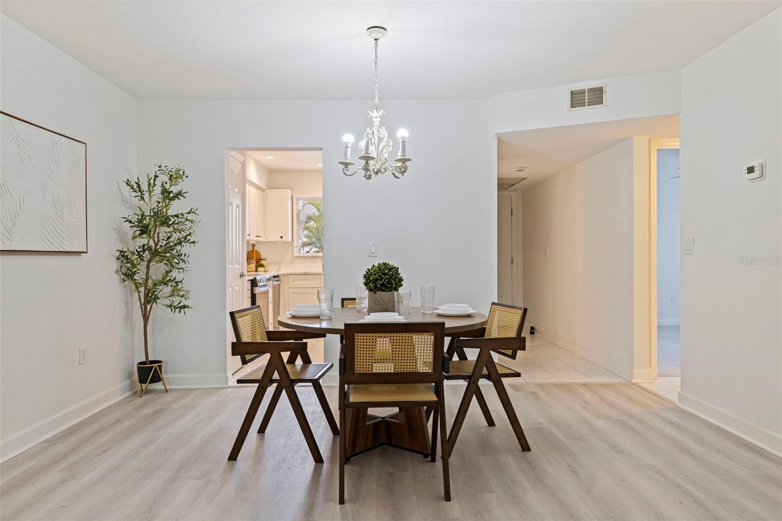 Image 6 of 31 For 4480 Overlook Drive Ne 10