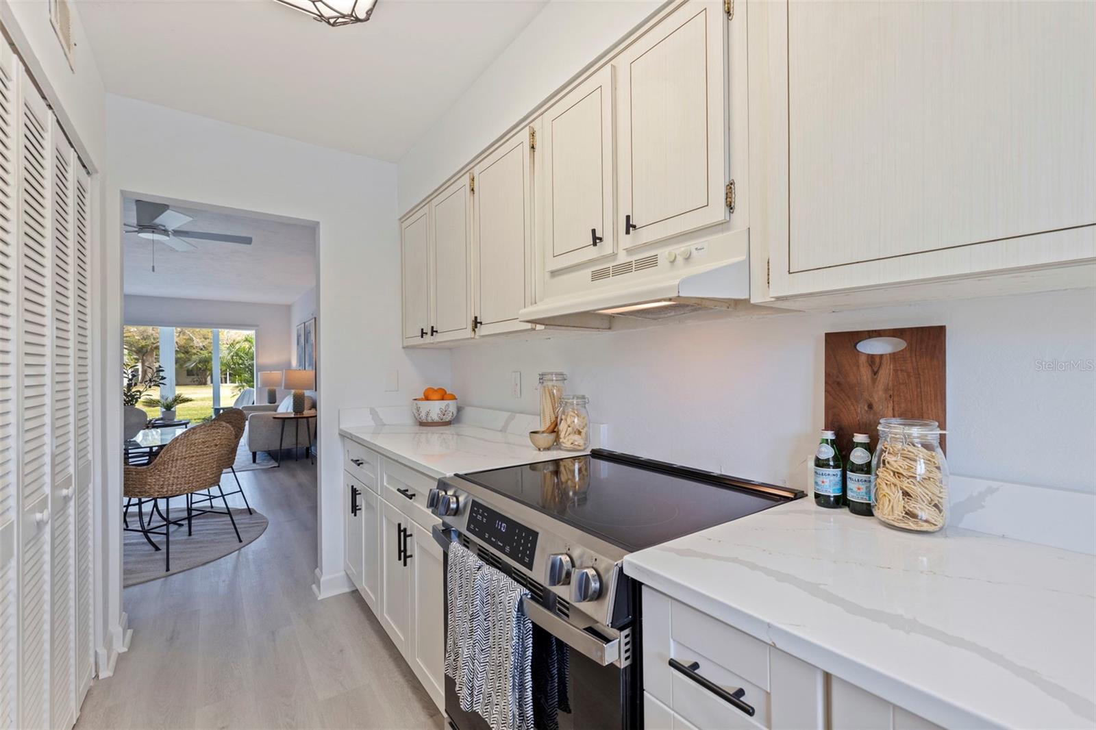 Image 5 of 24 For 4480 Overlook Drive Ne 12