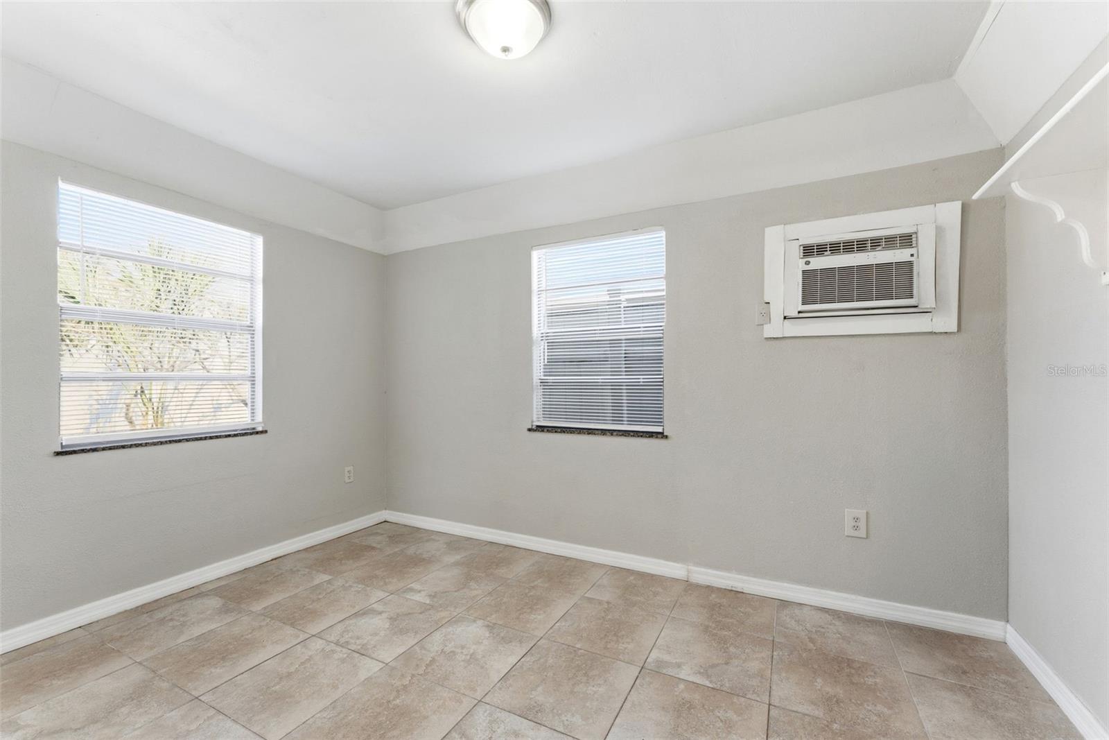 Image 28 of 45 For 2526 Cordelia Street