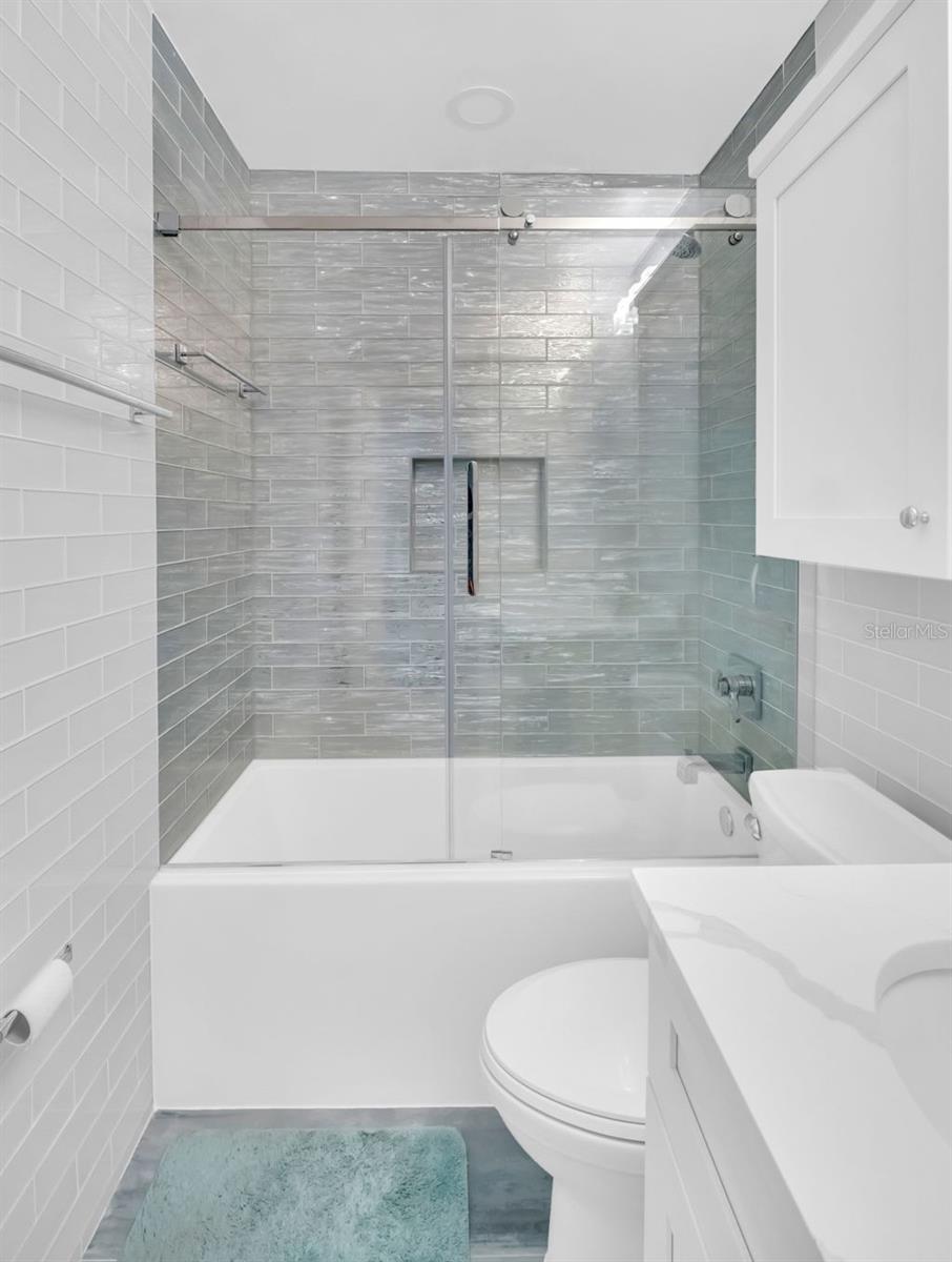 Listing photo id 15 for 1011 Coldstream Court