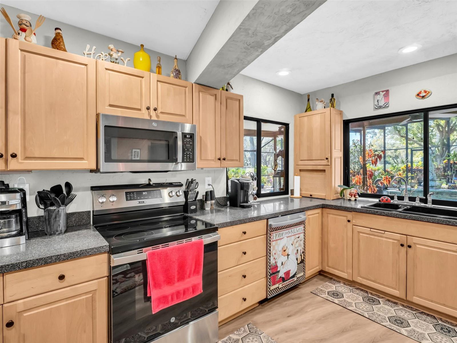 Listing photo id 11 for 3061 Alt 19  