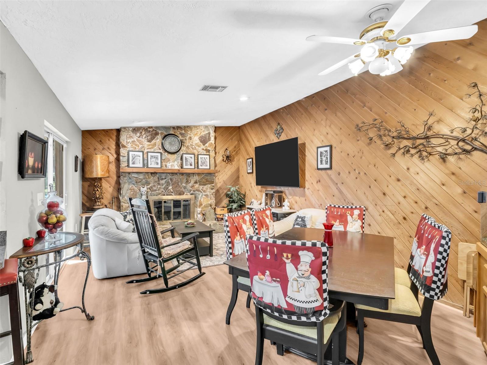 Listing photo id 12 for 3061 Alt 19  